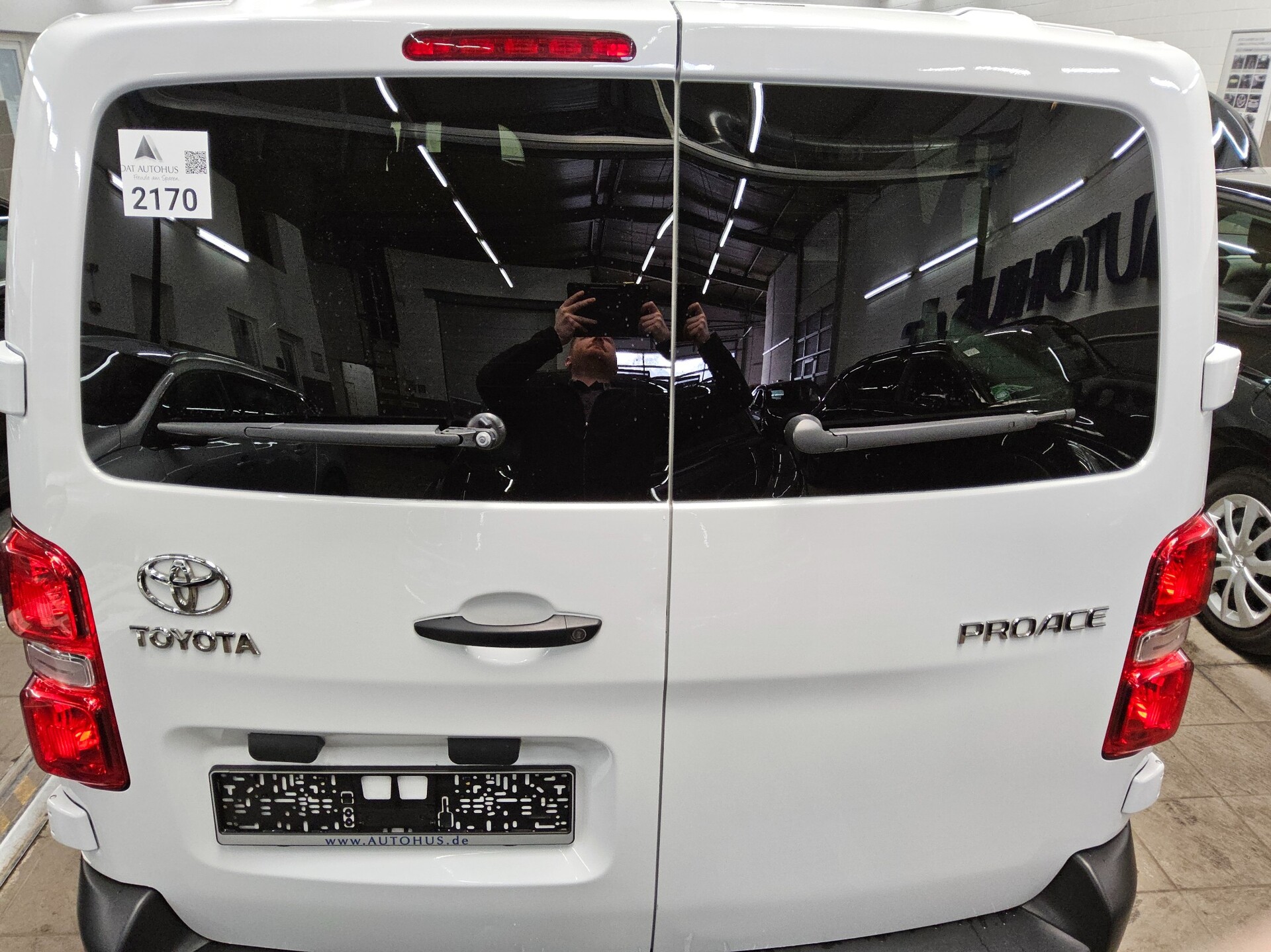 Toyota Proace 2.0 D-4D 9-Sitzer Klima Bluetooth 10