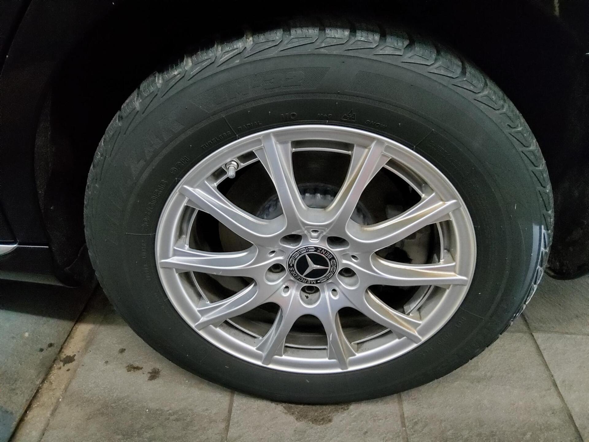 Mercedes-Benz C 200 T d Navi LED AHK PDC SHZ 10