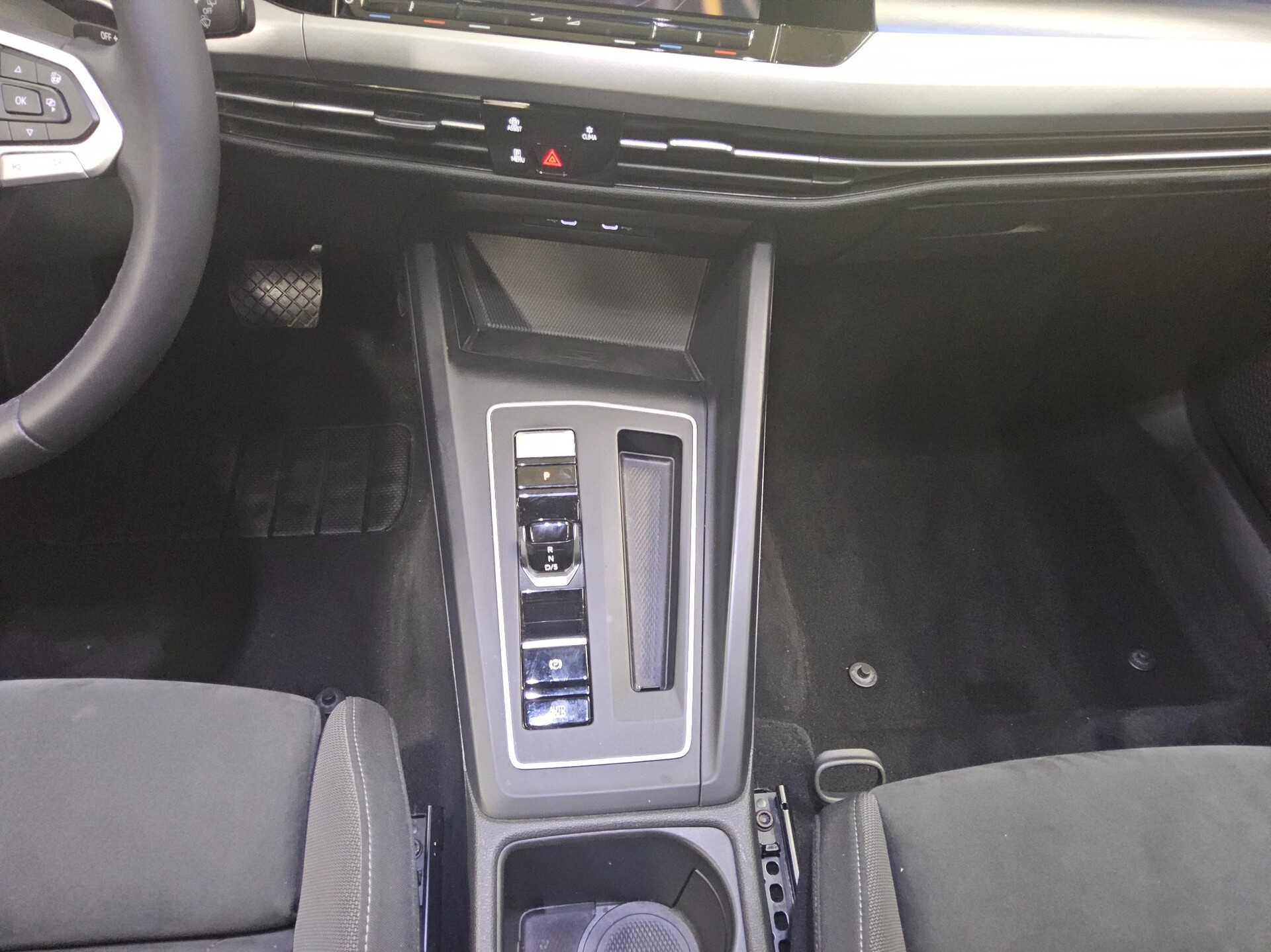 Volkswagen Golf-8 Var. 2.0 TDI Life Navi LED DC-Pro ACC 6