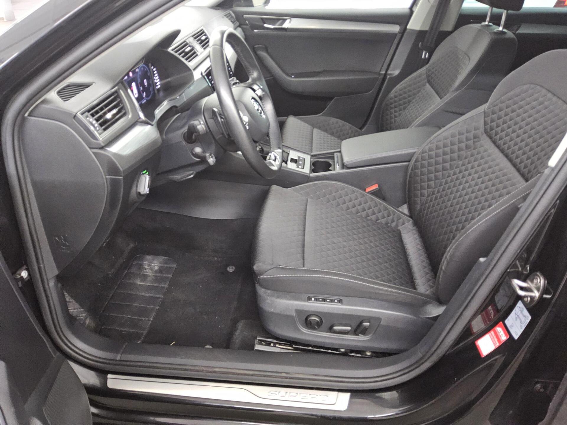 Skoda Superb Kombi 2.0 TDI Ambition Navi LED vc ACC 9