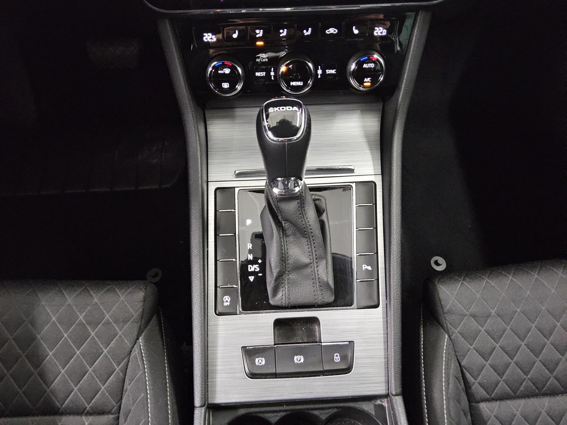 Skoda Superb Kombi 2.0 TDI Ambition Navi LED vc ACC 6