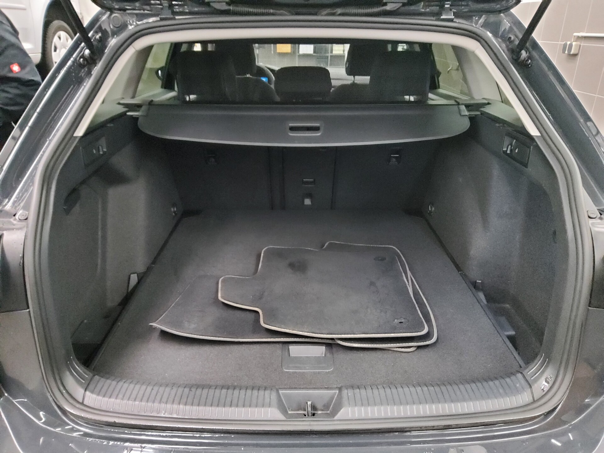 Volkswagen Golf-8 Var. 2.0 TDI Life Navi IQ.Light DC RFK 12