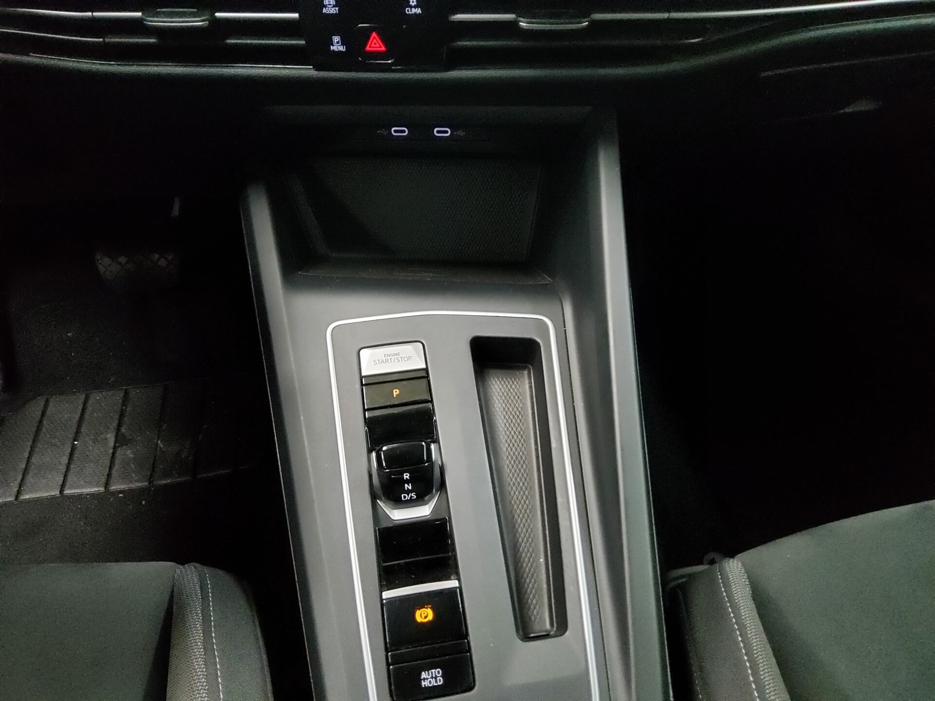 Volkswagen Golf-8 Var. 2.0 TDI Life Navi IQ.Light DC RFK 6