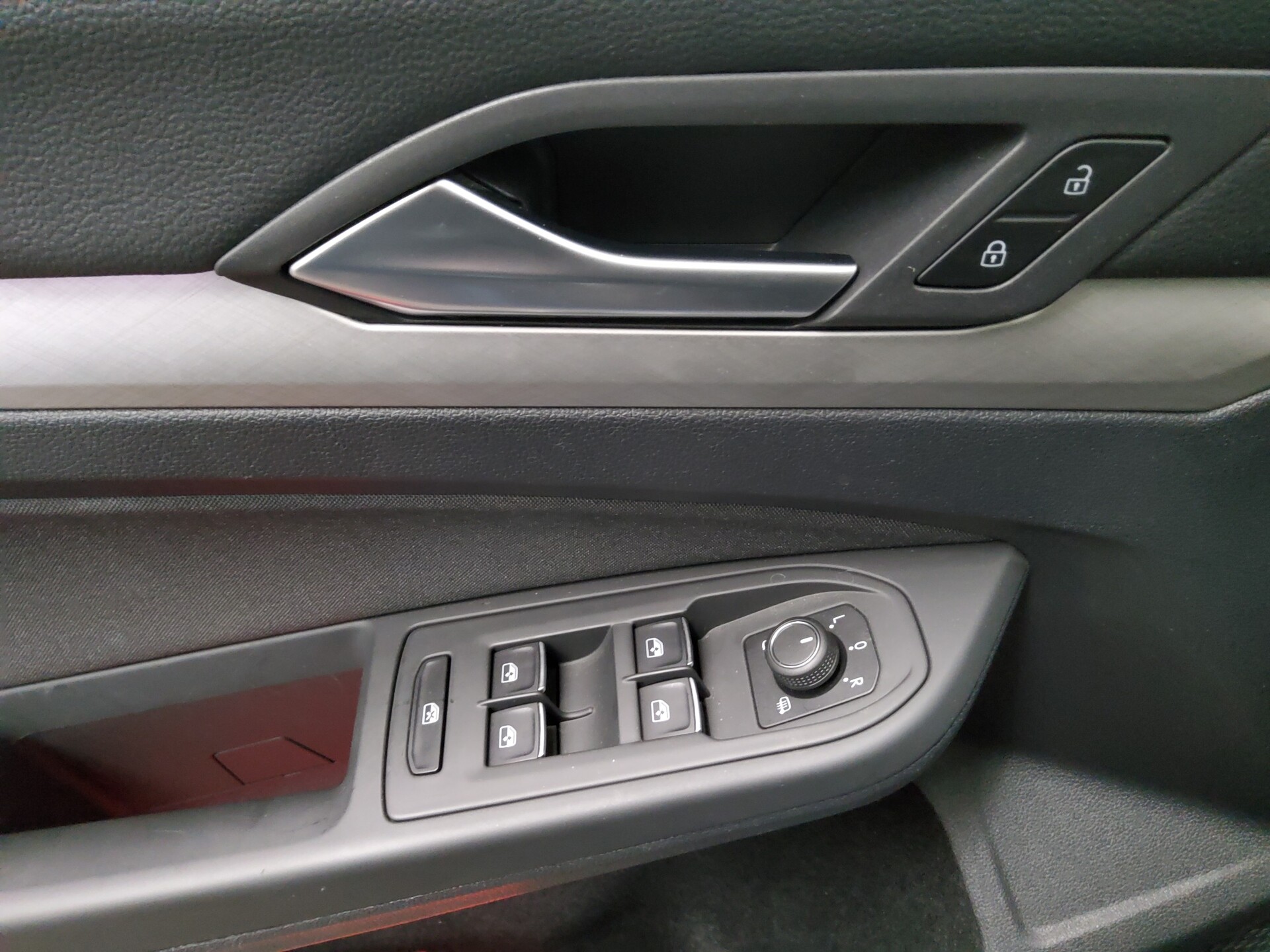 Volkswagen Golf-8 Var. 2.0 TDI Life Navi IQ.Light DC RFK 10