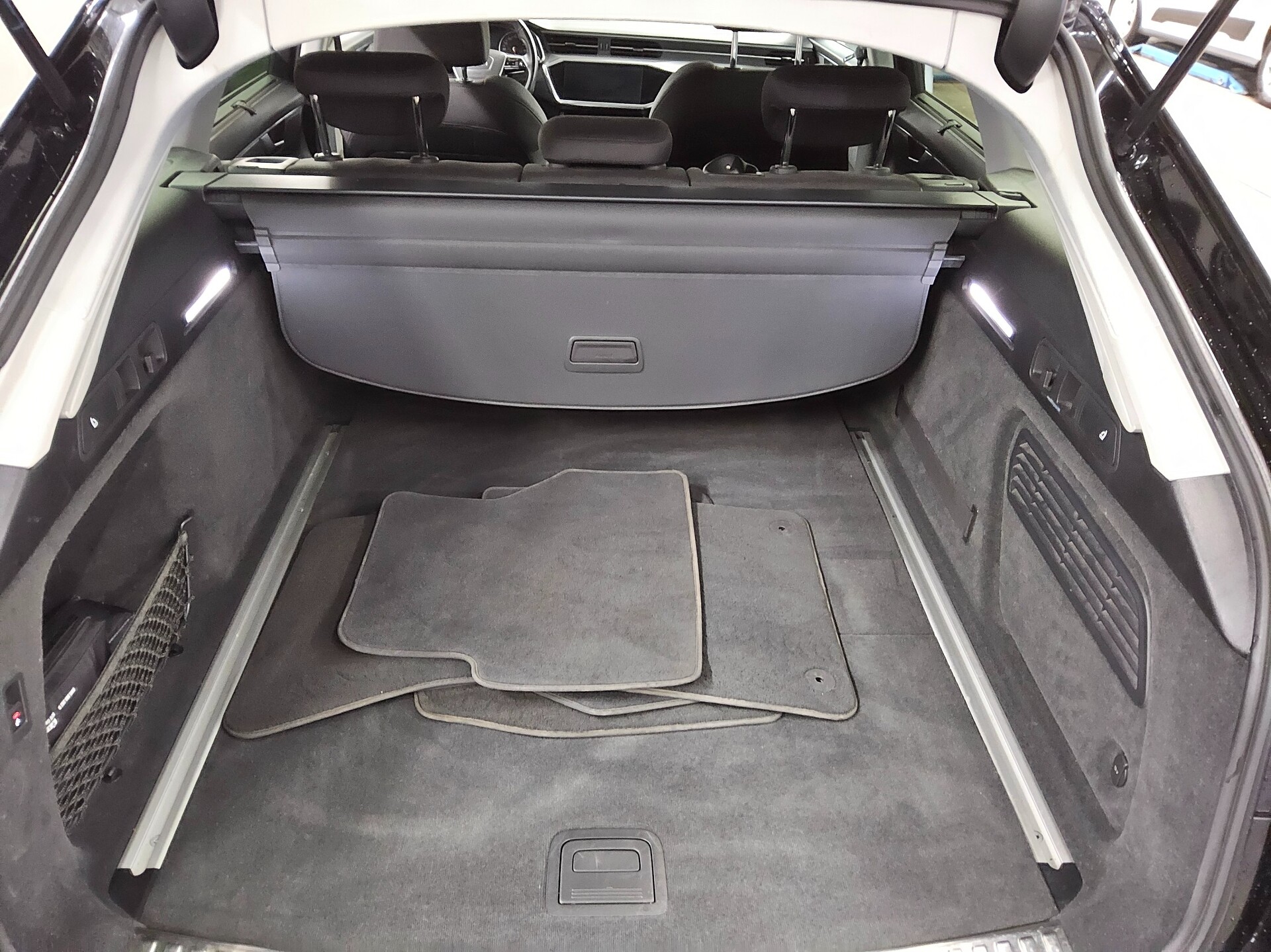 Audi A6 Avant 35 TDI sport Navi LED Sound RFK AHK 11