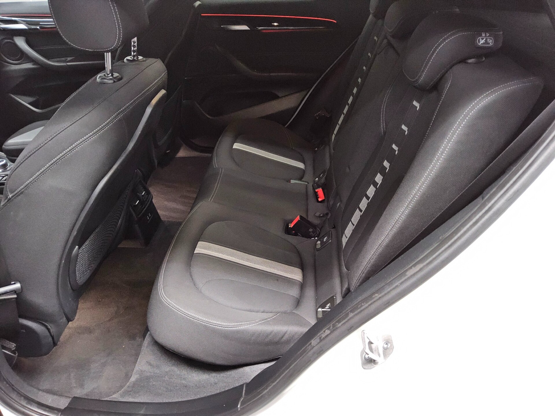 BMW X2 xDrive20d Advantage Navi LED HuD RFK AHK 13