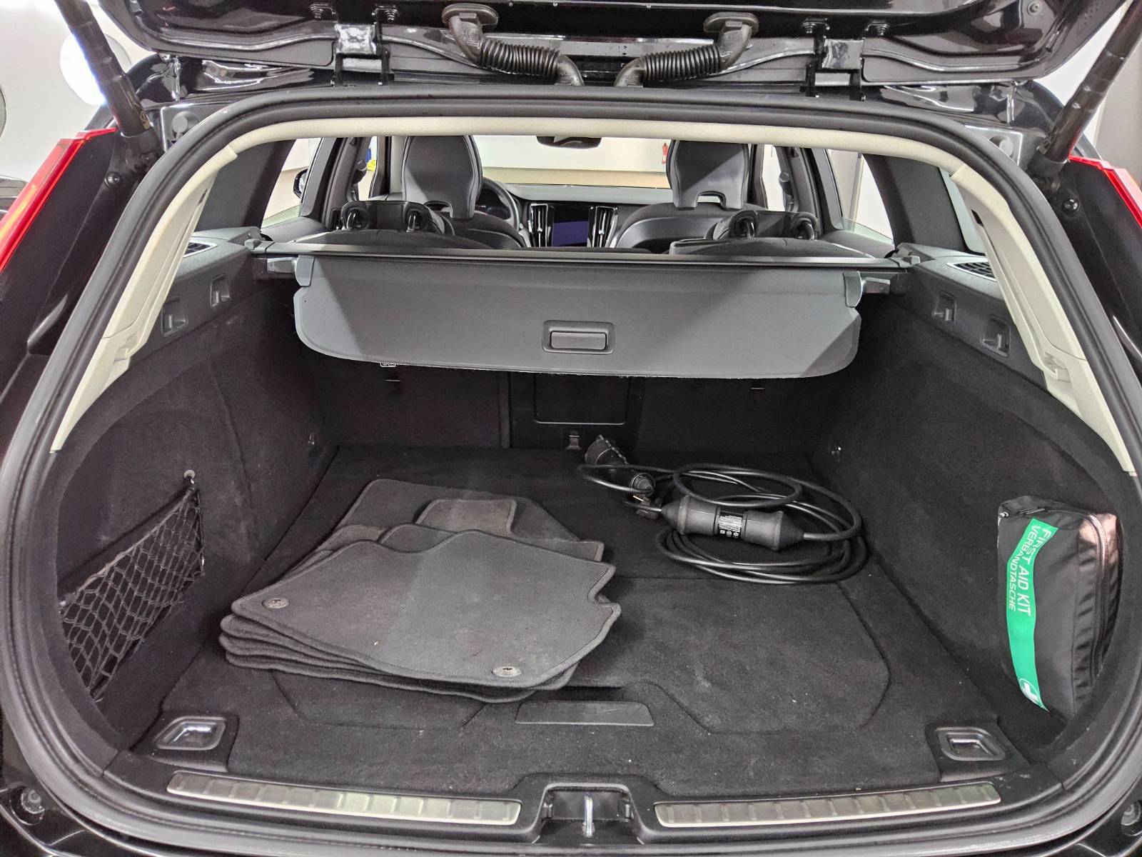 Volvo V60 T6 AWD Inscription Navi LED Pano Sound AHK 13