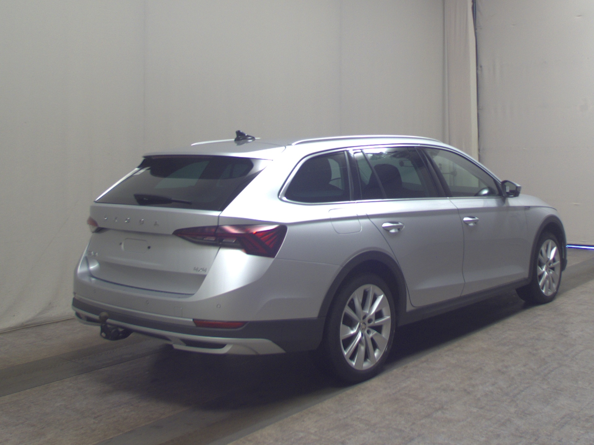 Skoda Octavia Kombi 2.0 TDI 4x4 Scout Navi vc HuD AHK 4