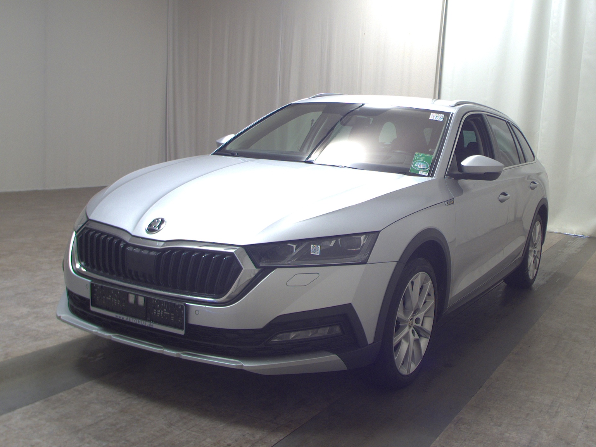 Skoda Octavia Kombi 2.0 TDI 4x4 Scout Navi vc HuD AHK 2