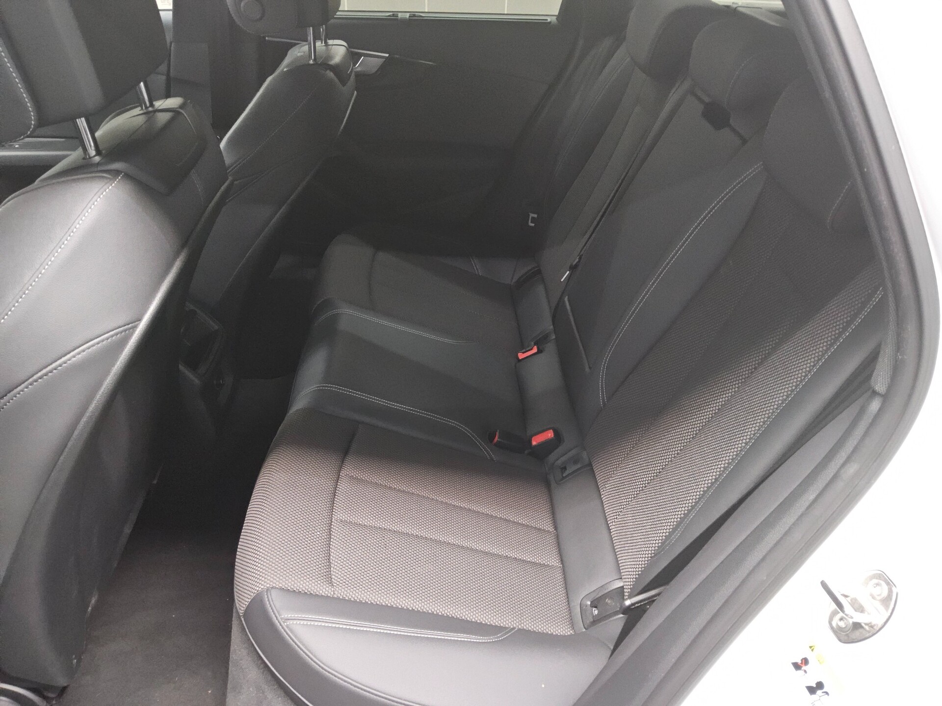 Audi A4 Avant 40 TDI S-Line T-Leder Navi LED 13