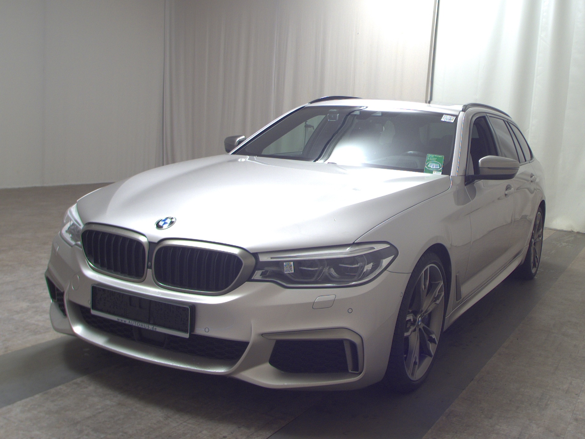 BMW M550 Touring xDr Navi LED Leder HuD Bowers Pano 2