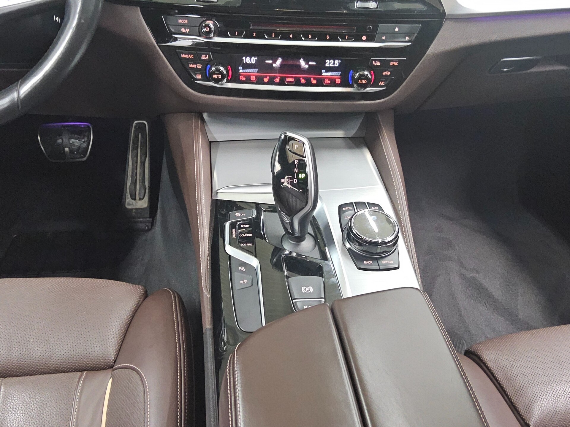 BMW M550 Touring xDr Navi LED Leder HuD Bowers Pano 6