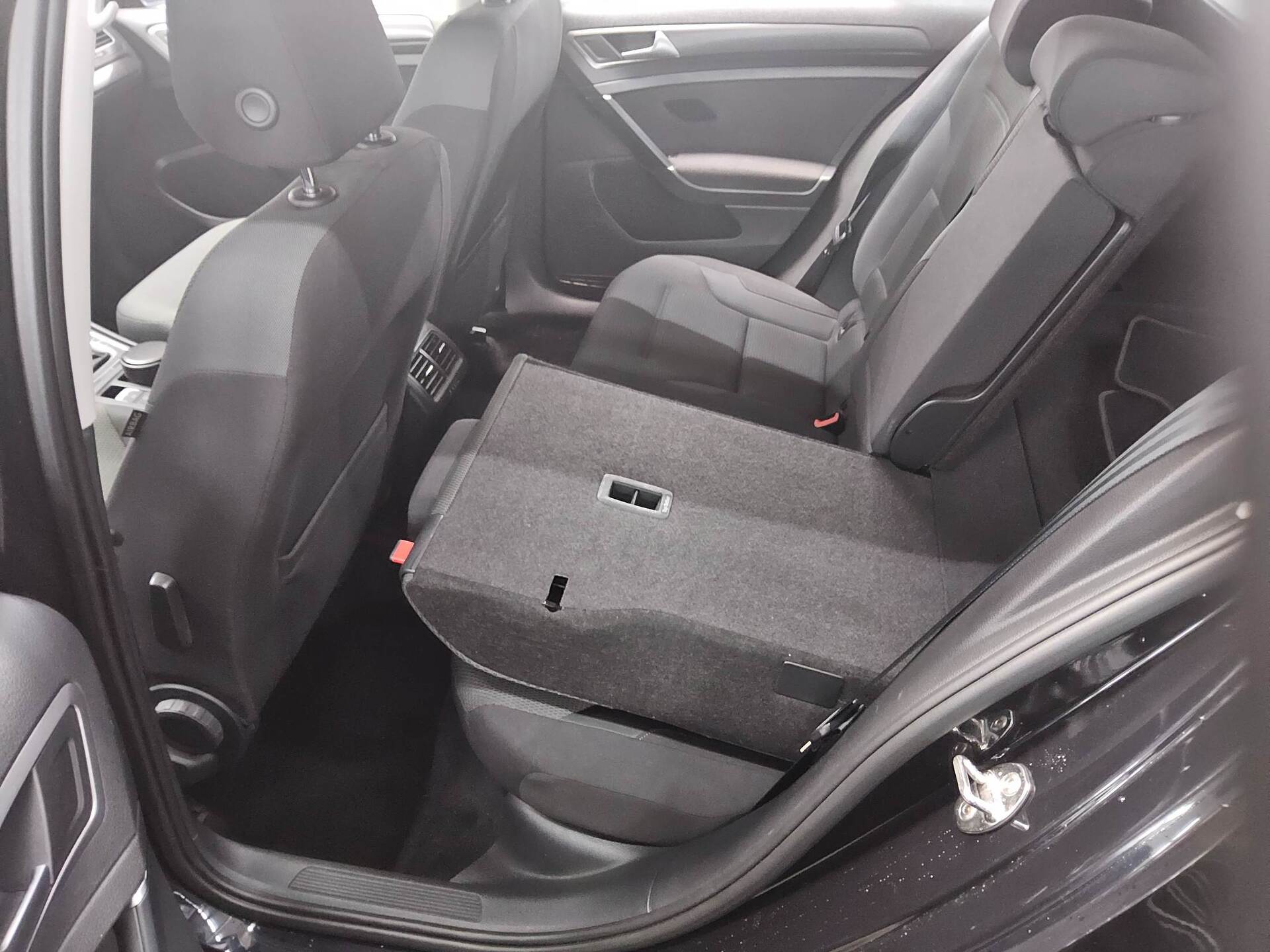 Volkswagen Golf-7 Var. 2.0 TDI Comf. Navi Shz AHK RFK 12