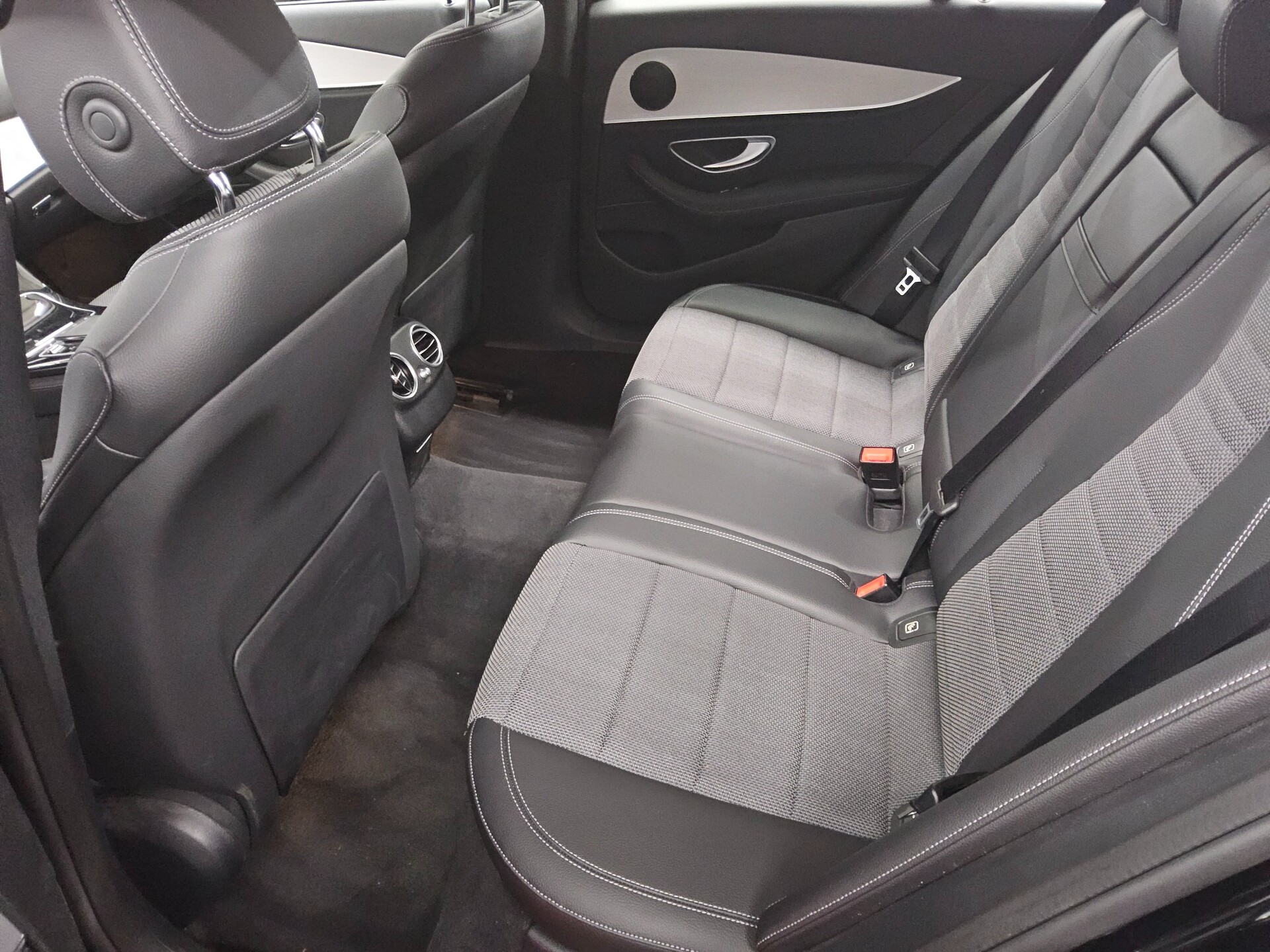 Mercedes-Benz E 300 T de Avantgarde Navi Widescr. LED AHK RFK 13