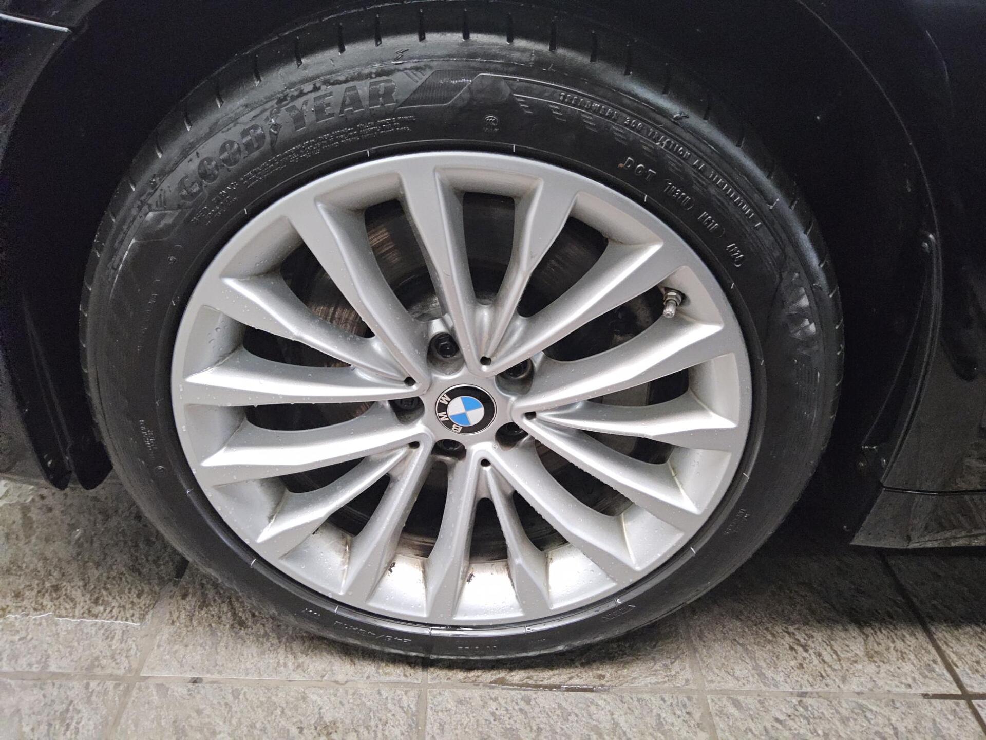 BMW 530e Luxury-Line Leder Navi HuD LED RfK ACC 10