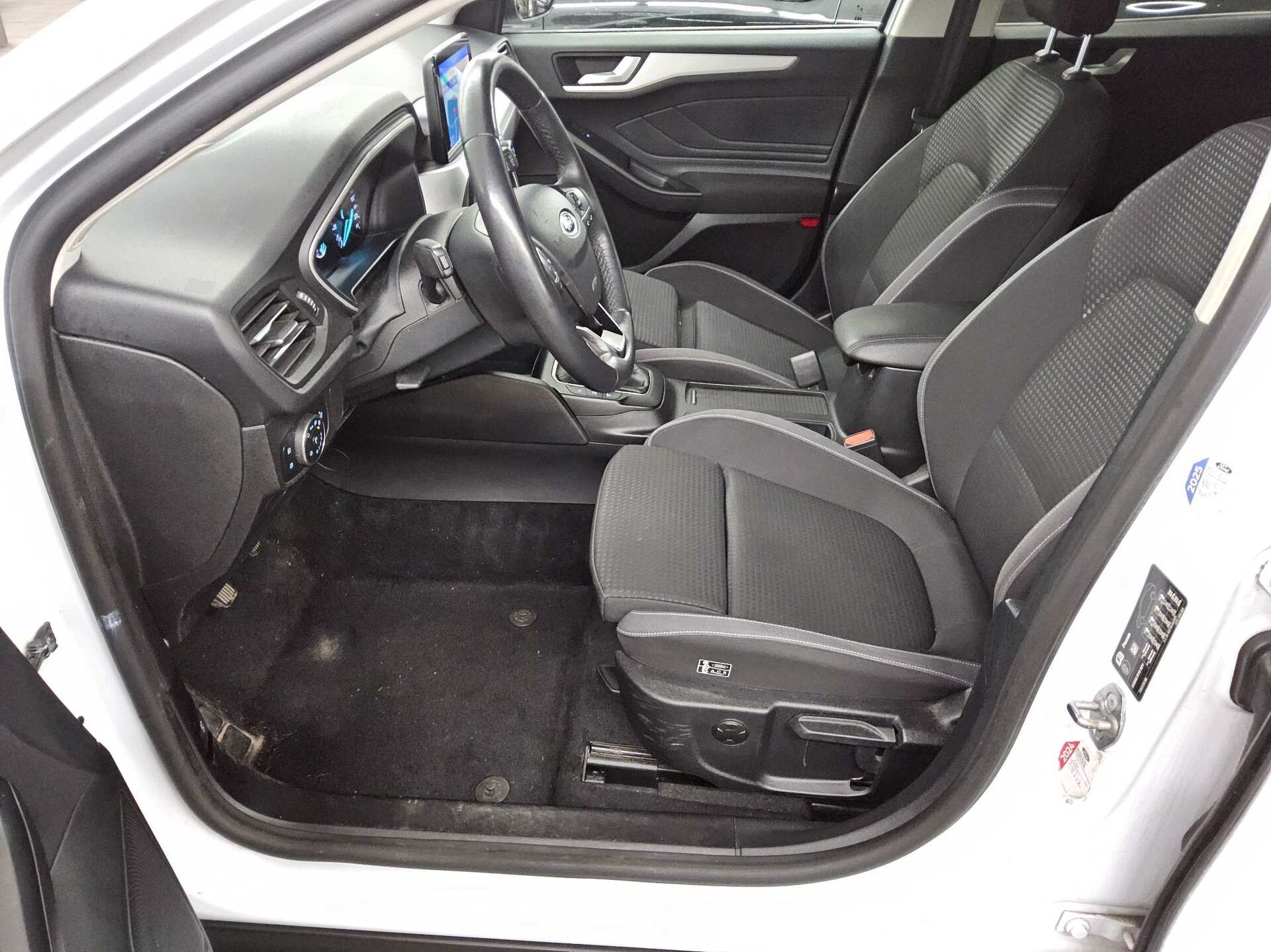 Ford Focus Turnier 1.5 EB Cool&Connect Navi LED Shz 8