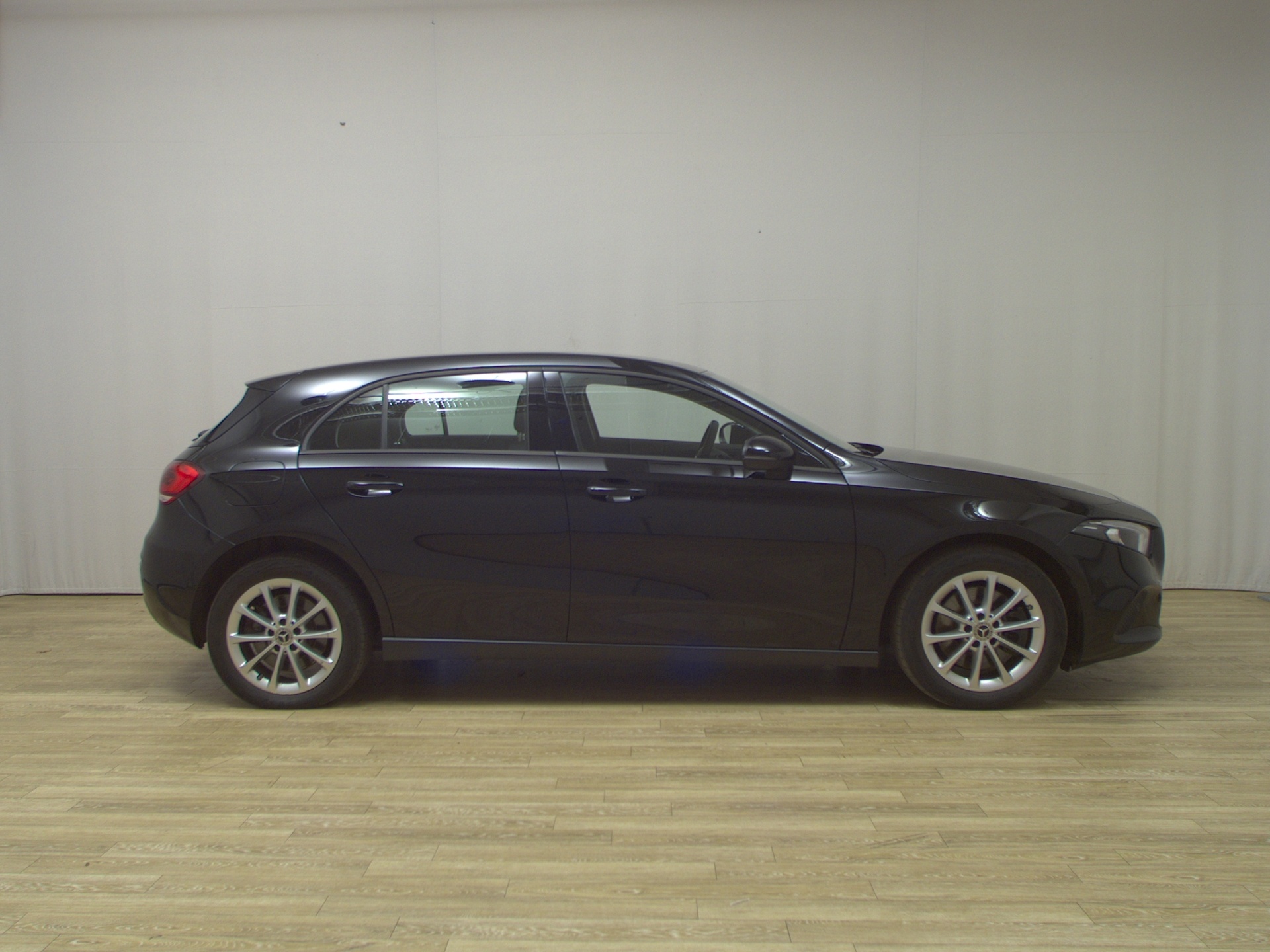 Mercedes-Benz A 250 e Navi LED PDC Shz