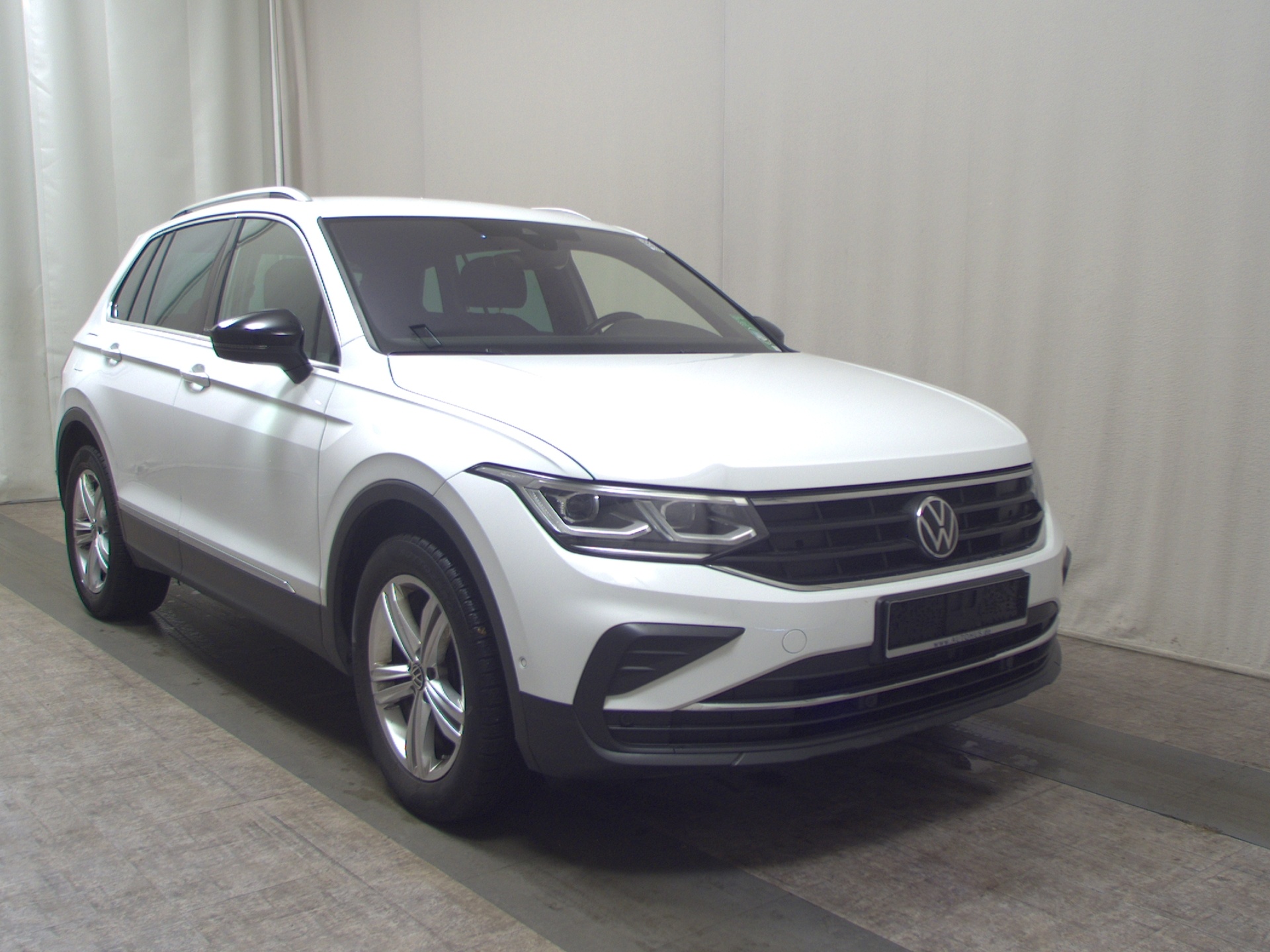 Volkswagen Tiguan 1.5 TSI Move AHK Navi DC Matrix RfK ACC 3