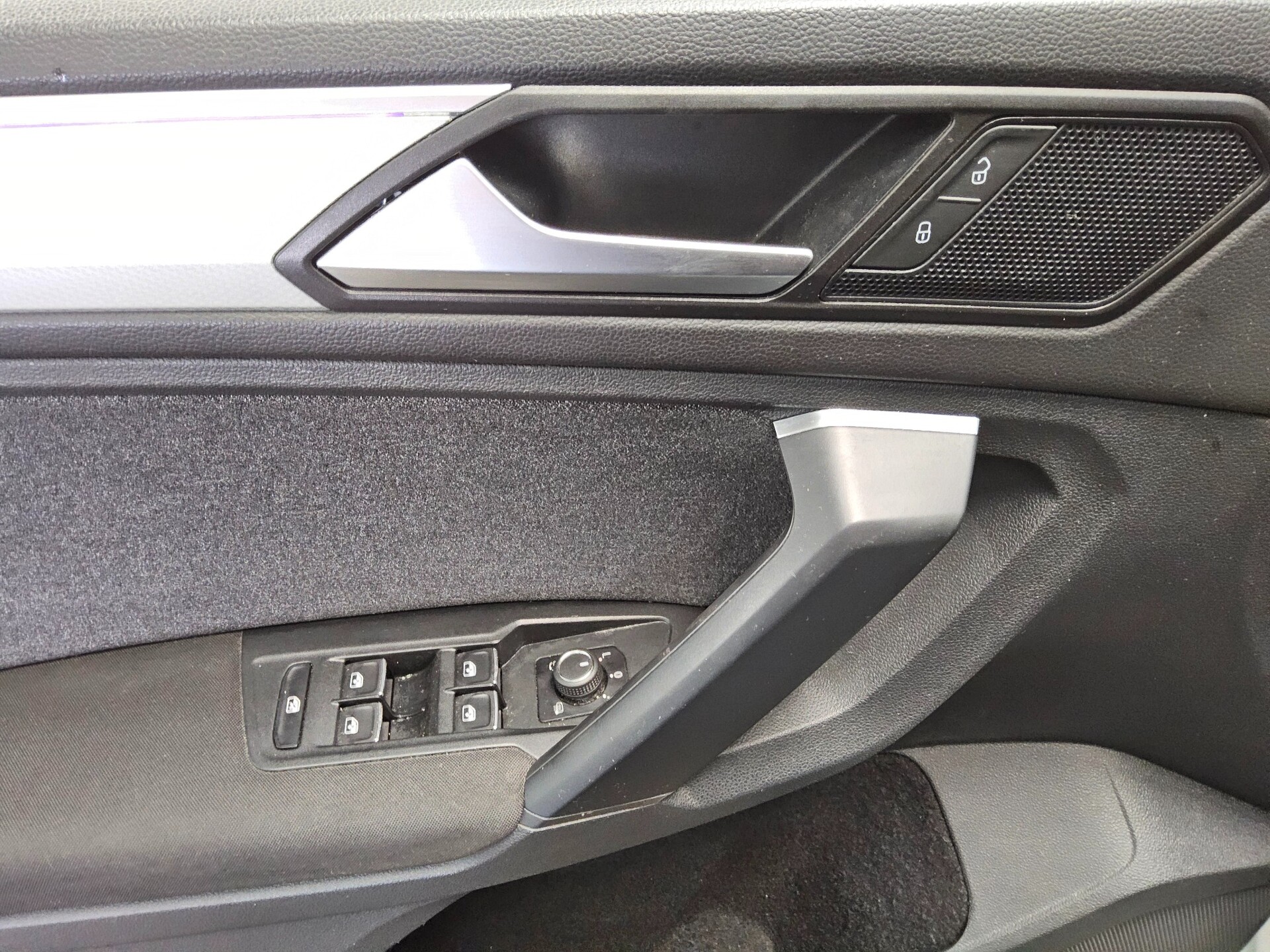 Volkswagen Tiguan 1.5 TSI Move AHK Navi DC Matrix RfK ACC 10