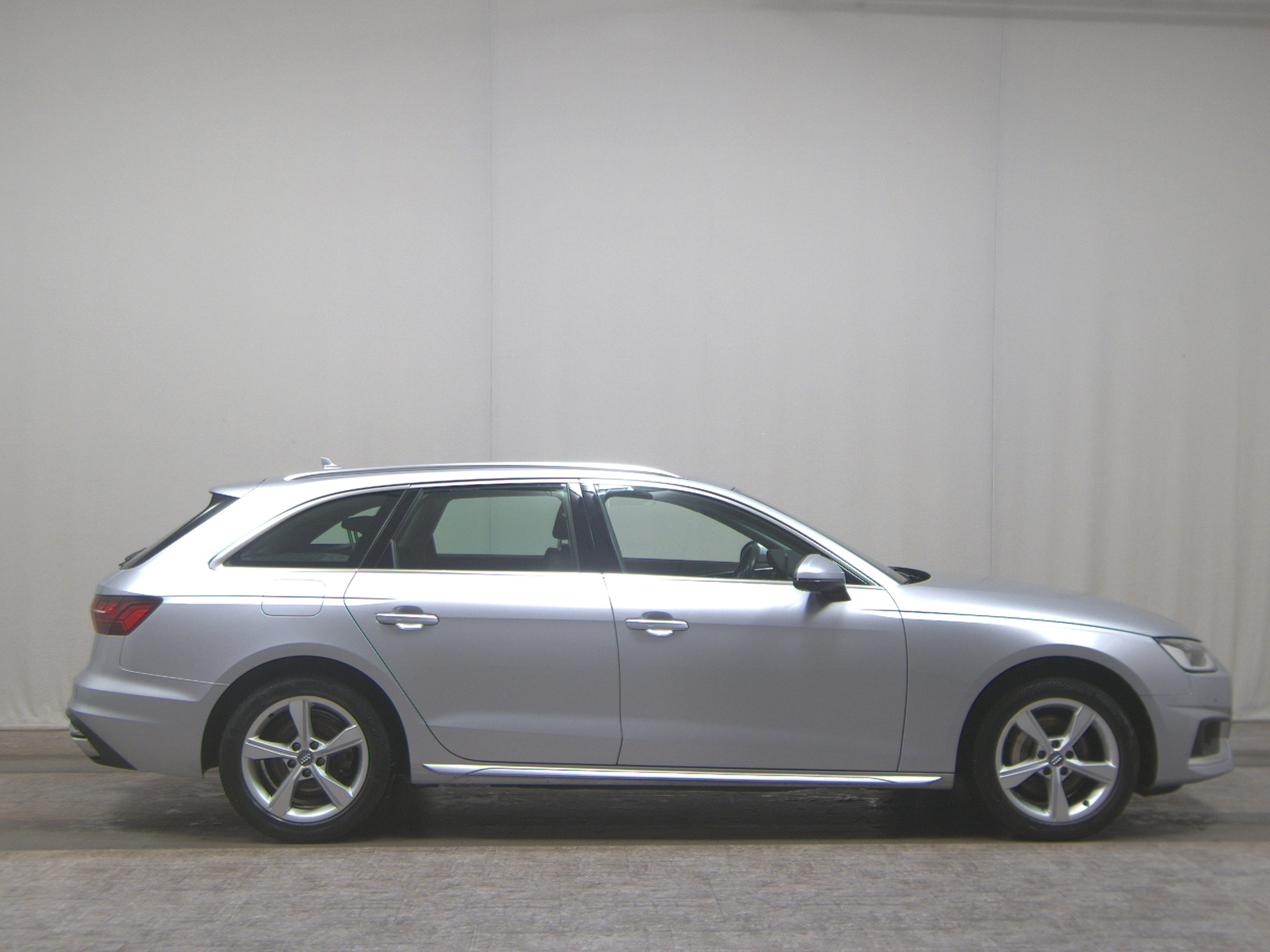 Audi A4 Avant 40 TDI advanced Navi LED AHK ACC Shz