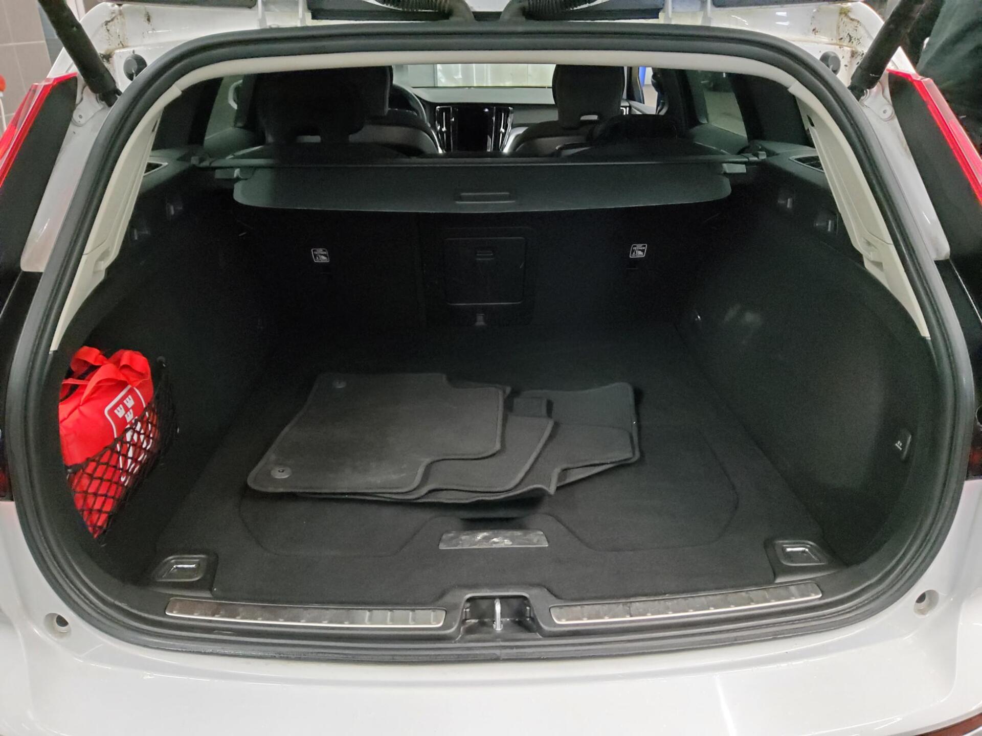 Volvo V60 B4 Momentum Pro Navi LED 12