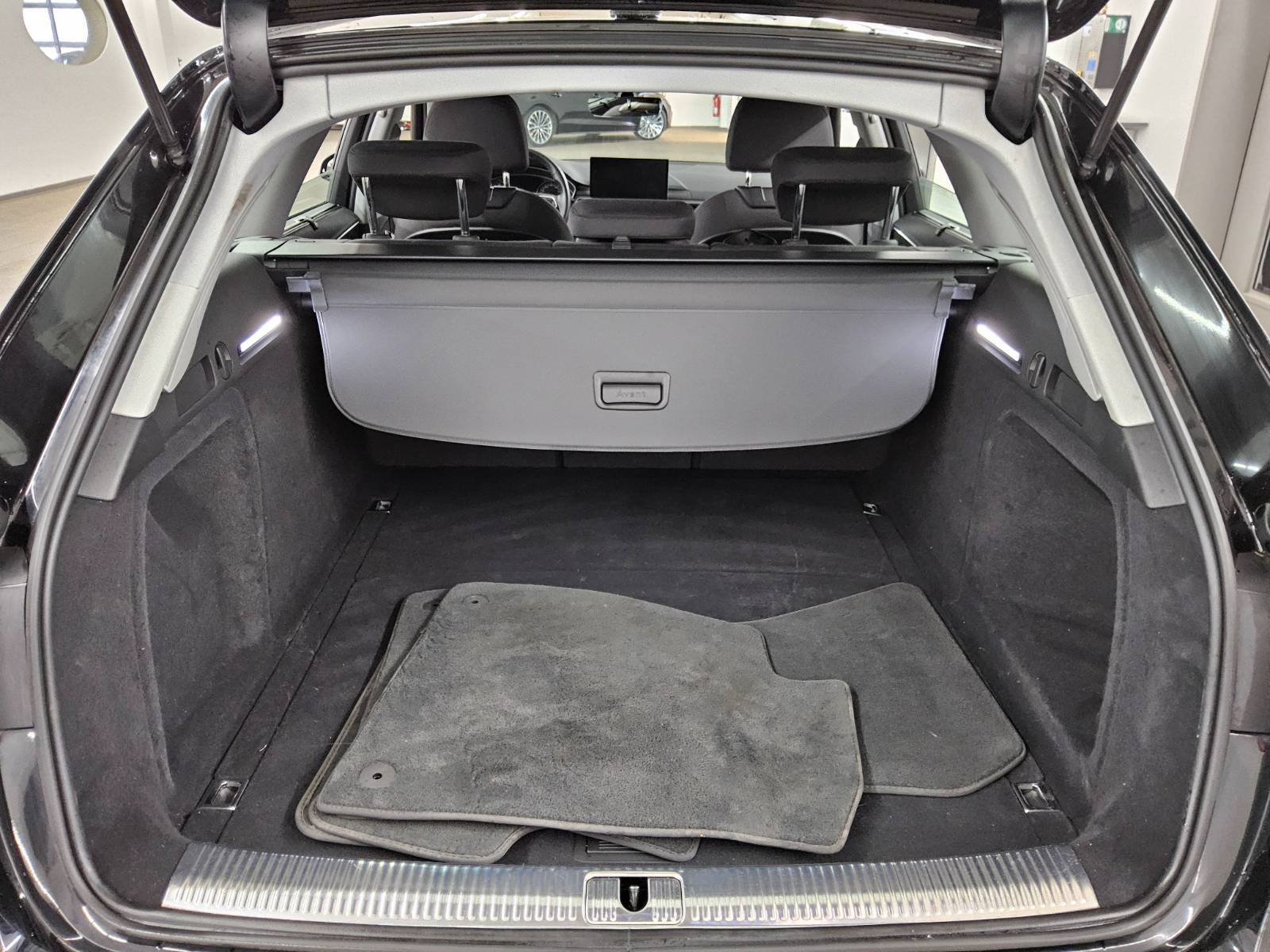 Audi A4 Avant 35 TDI Navi LED Kamera PDC 11