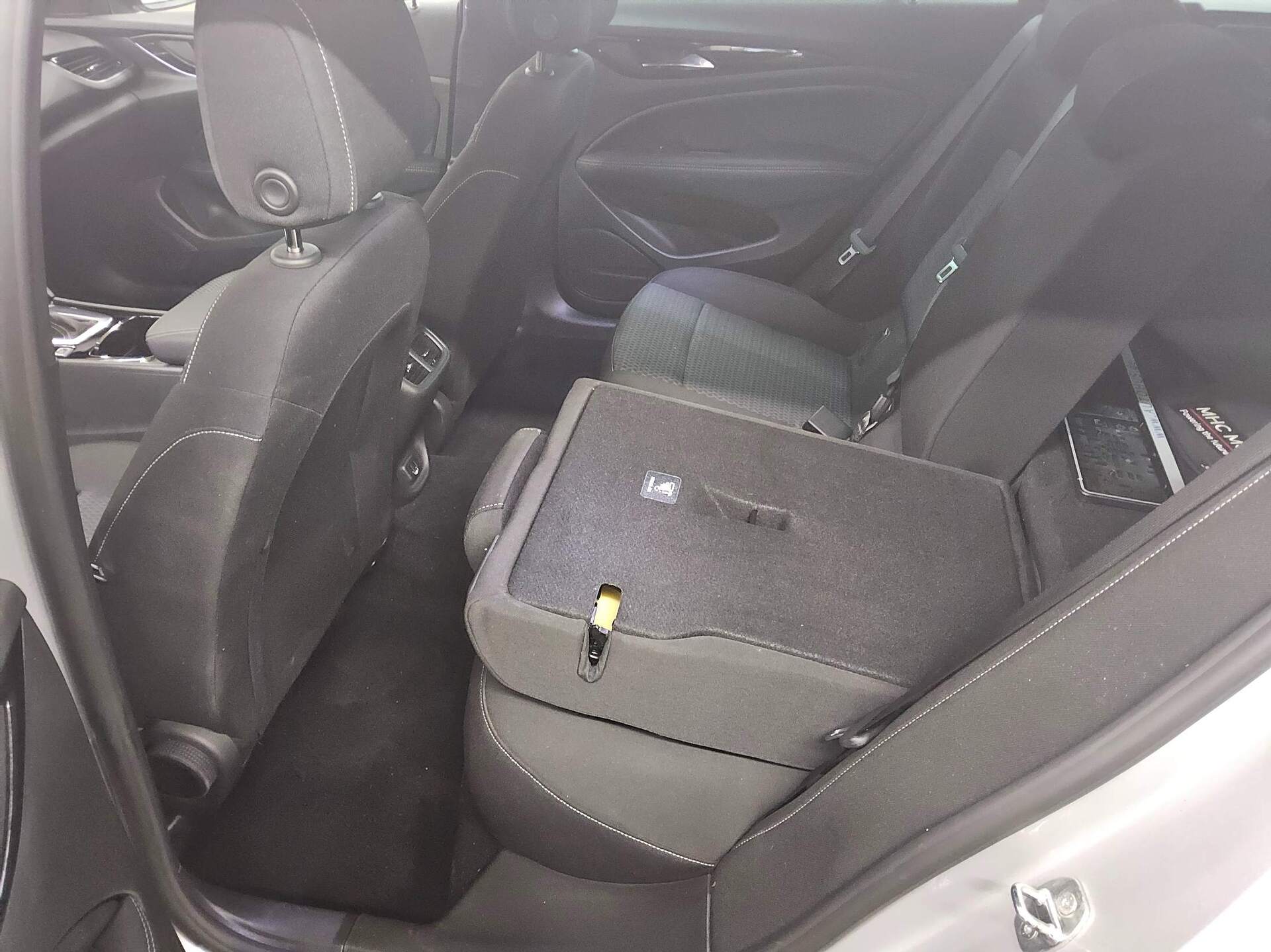 Opel Insignia ST 2.0 D Business Ed. Navi LED HuD RFK 12