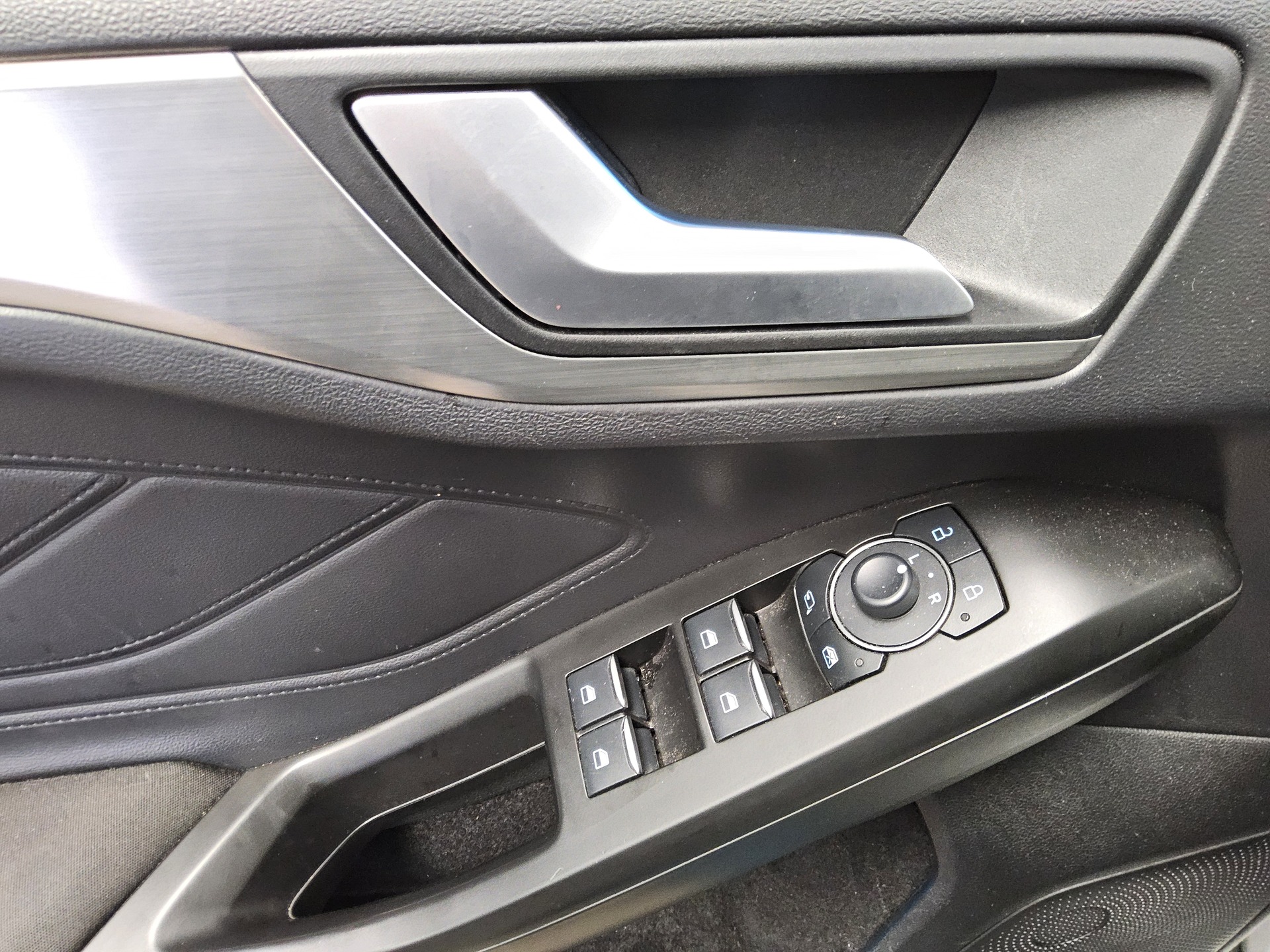 Ford Focus Turnier 1.5 EB Titanium X Navi LED RFK AHK 10