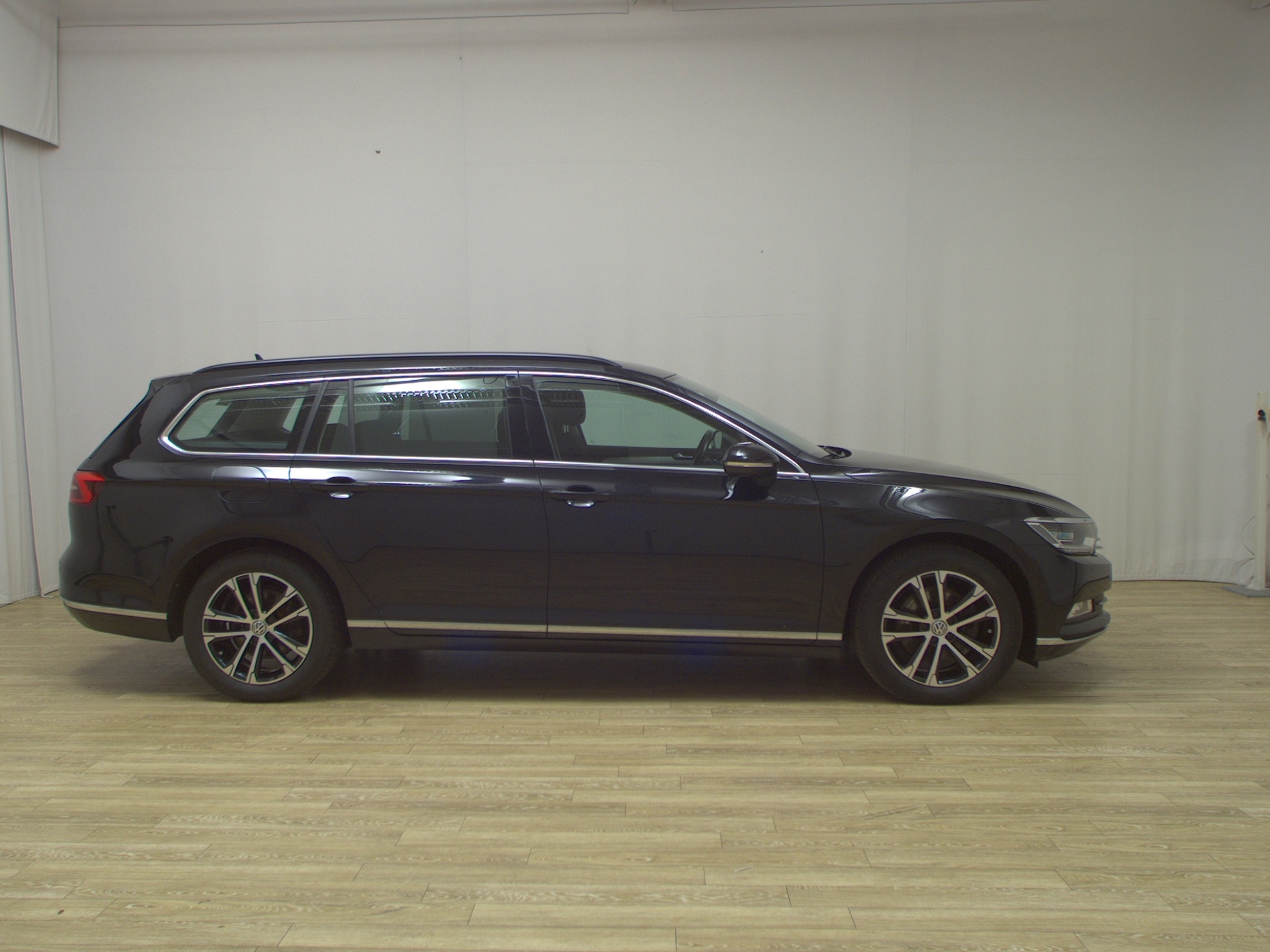 Volkswagen Passat Var. 2.0 TDI Comf. Navi LED AID 360° AHK
