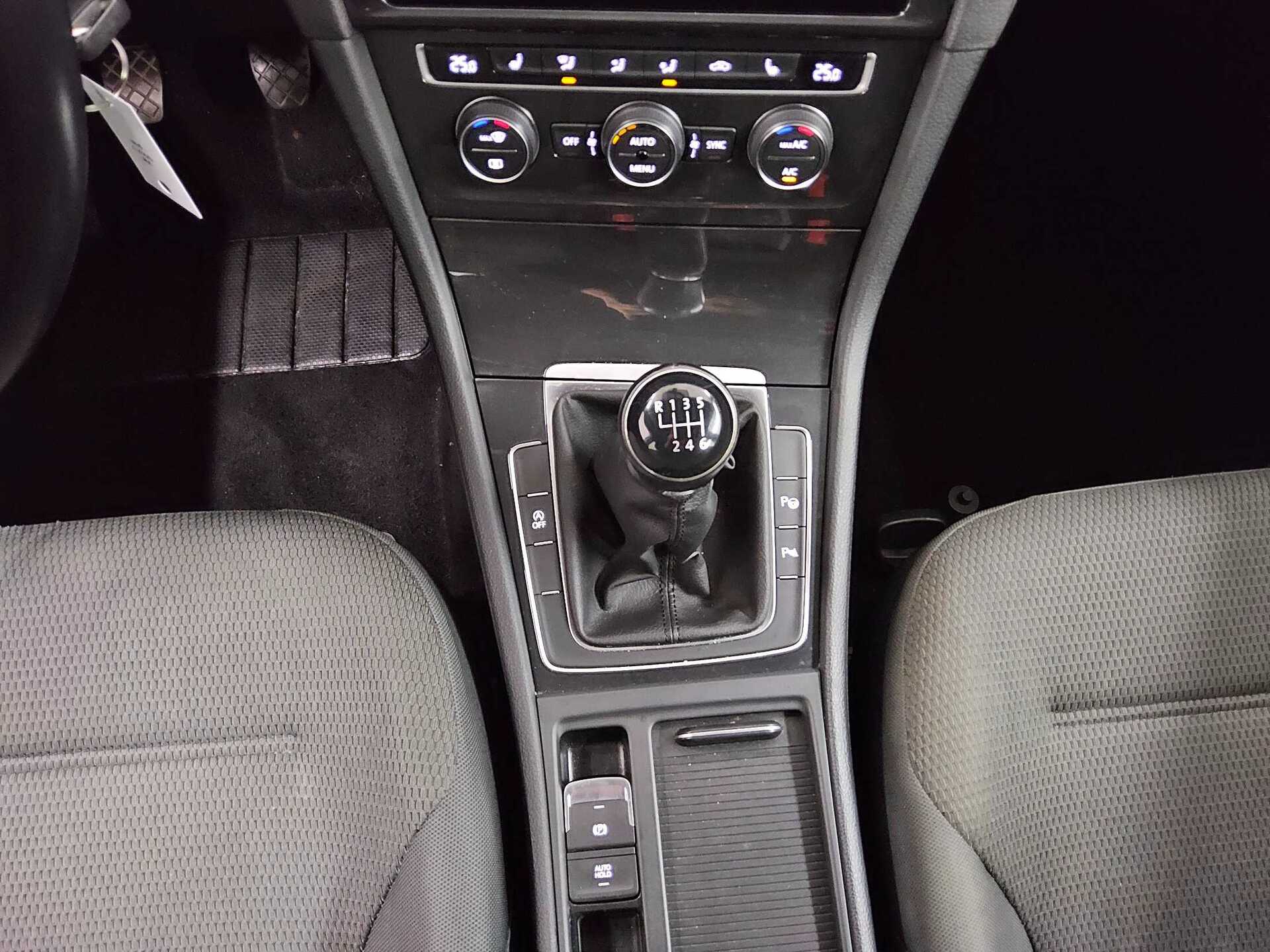 Volkswagen Golf-7 Var. 1.0 TSI Comf. Navi RFK AHK PDC Shz 6