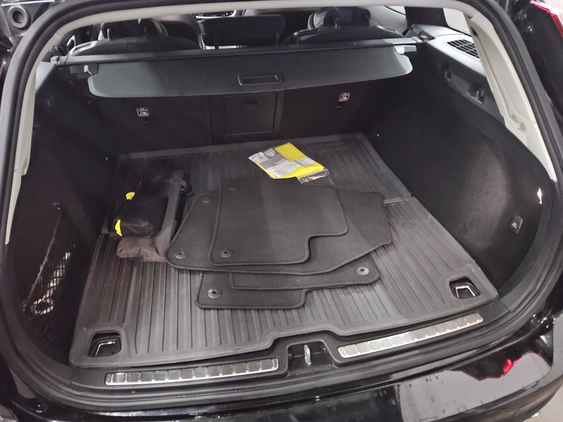 Volvo V60 B3 Momentum Navi LED RFK ACC 12