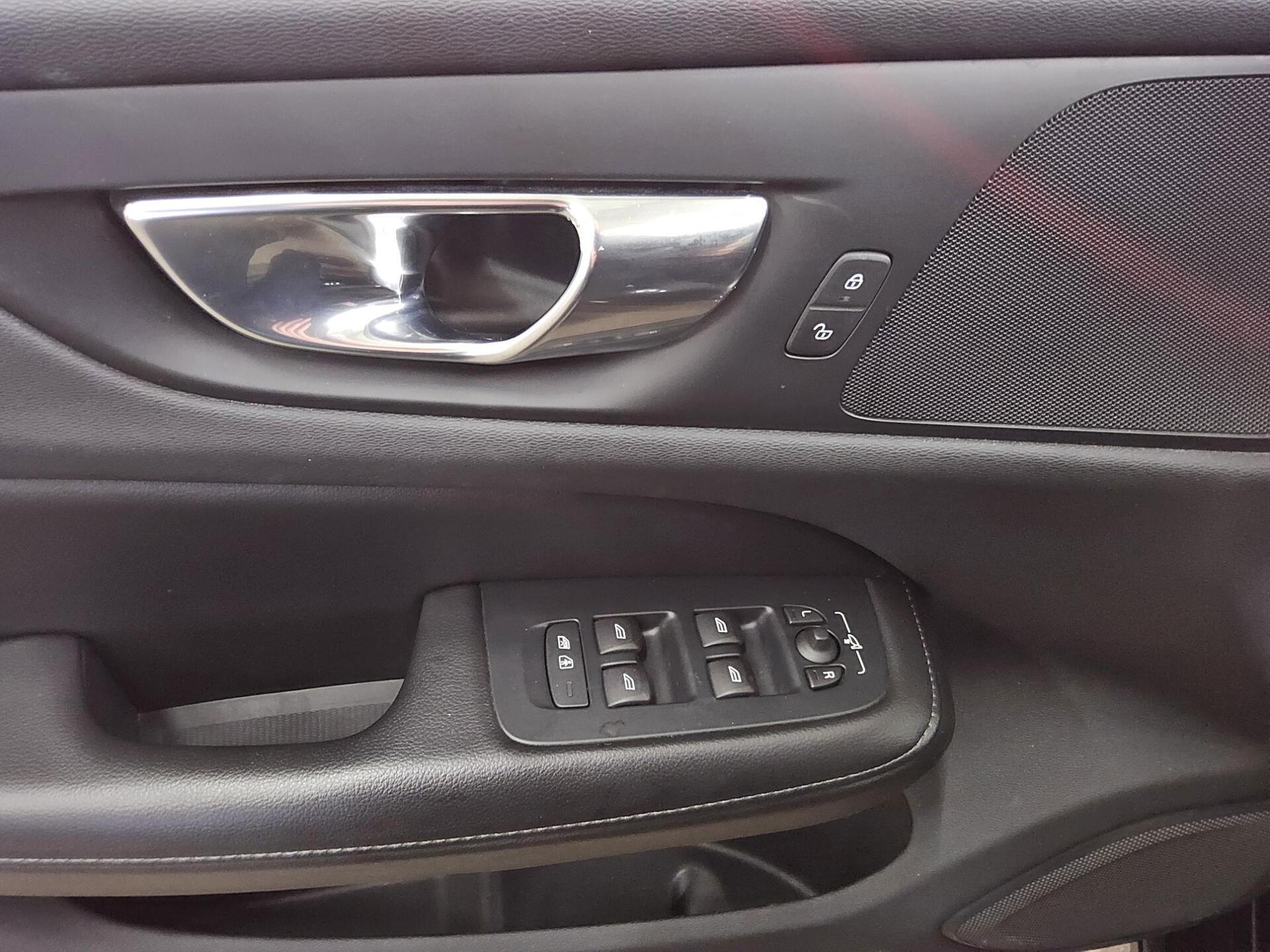 Volvo V60 B3 Momentum Navi LED RFK ACC 10