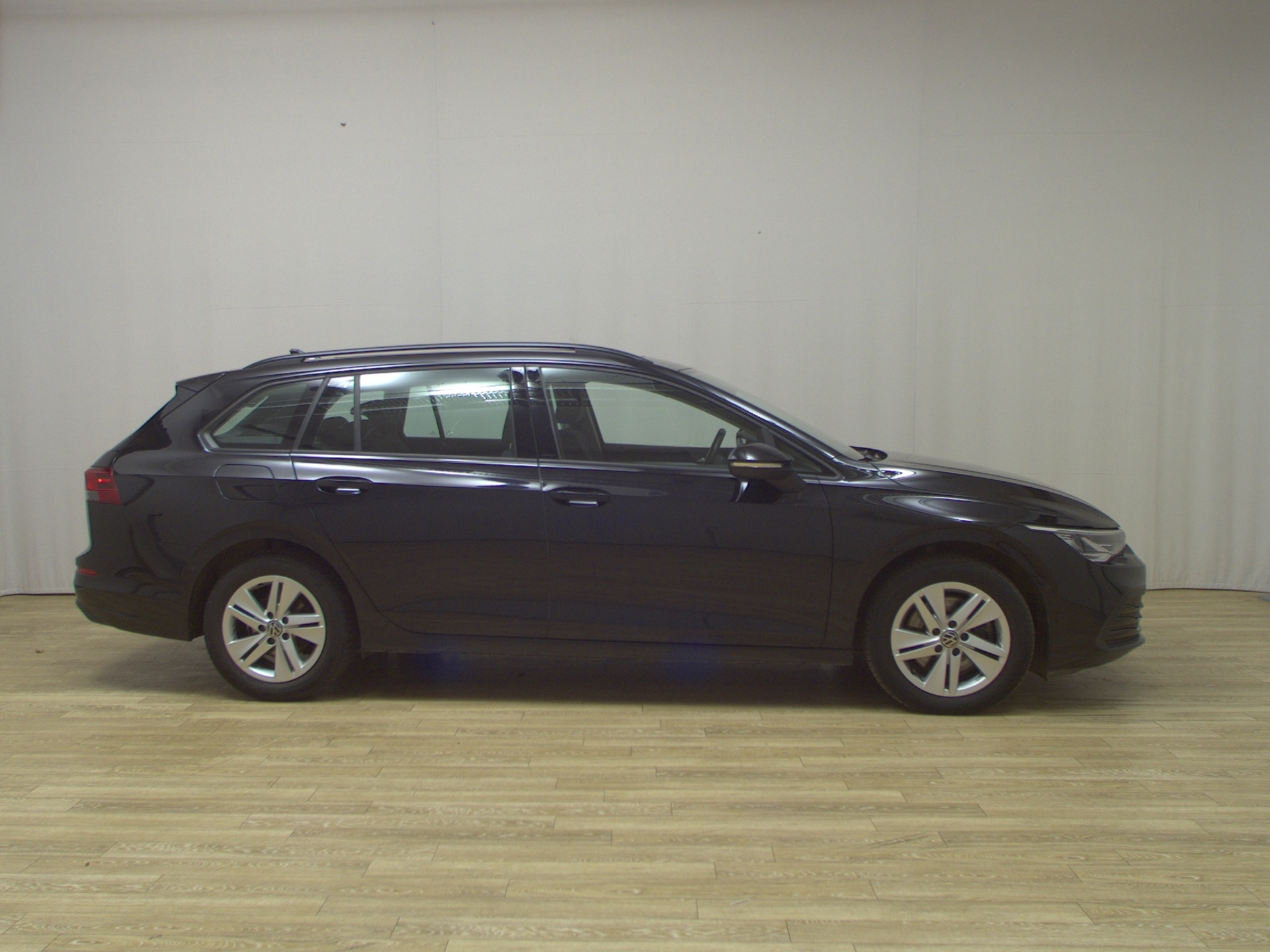 Volkswagen Golf-8 Var. 2.0 TDI Life Navi LED Pano DC RFK