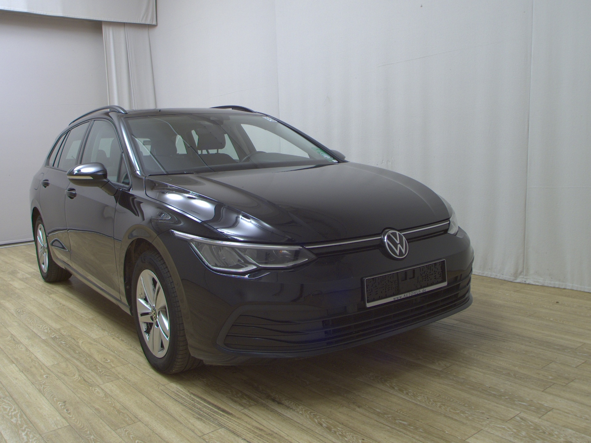 Volkswagen Golf-8 Var. 2.0 TDI Life Navi LED Pano DC RFK 3