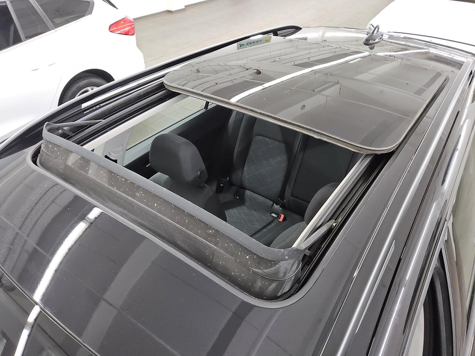 Volkswagen Golf-8 Var. 2.0 TDI Life Navi LED Pano DC RFK 13