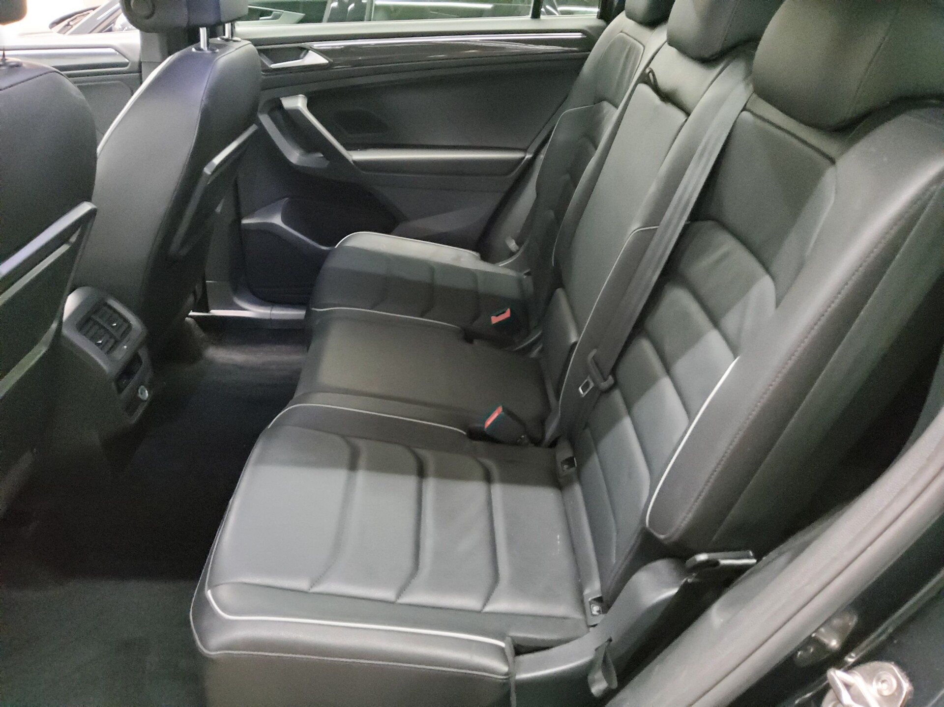 Volkswagen Tiguan Allspace 1.5 TSI R-Line Leder Navi+ AID 13