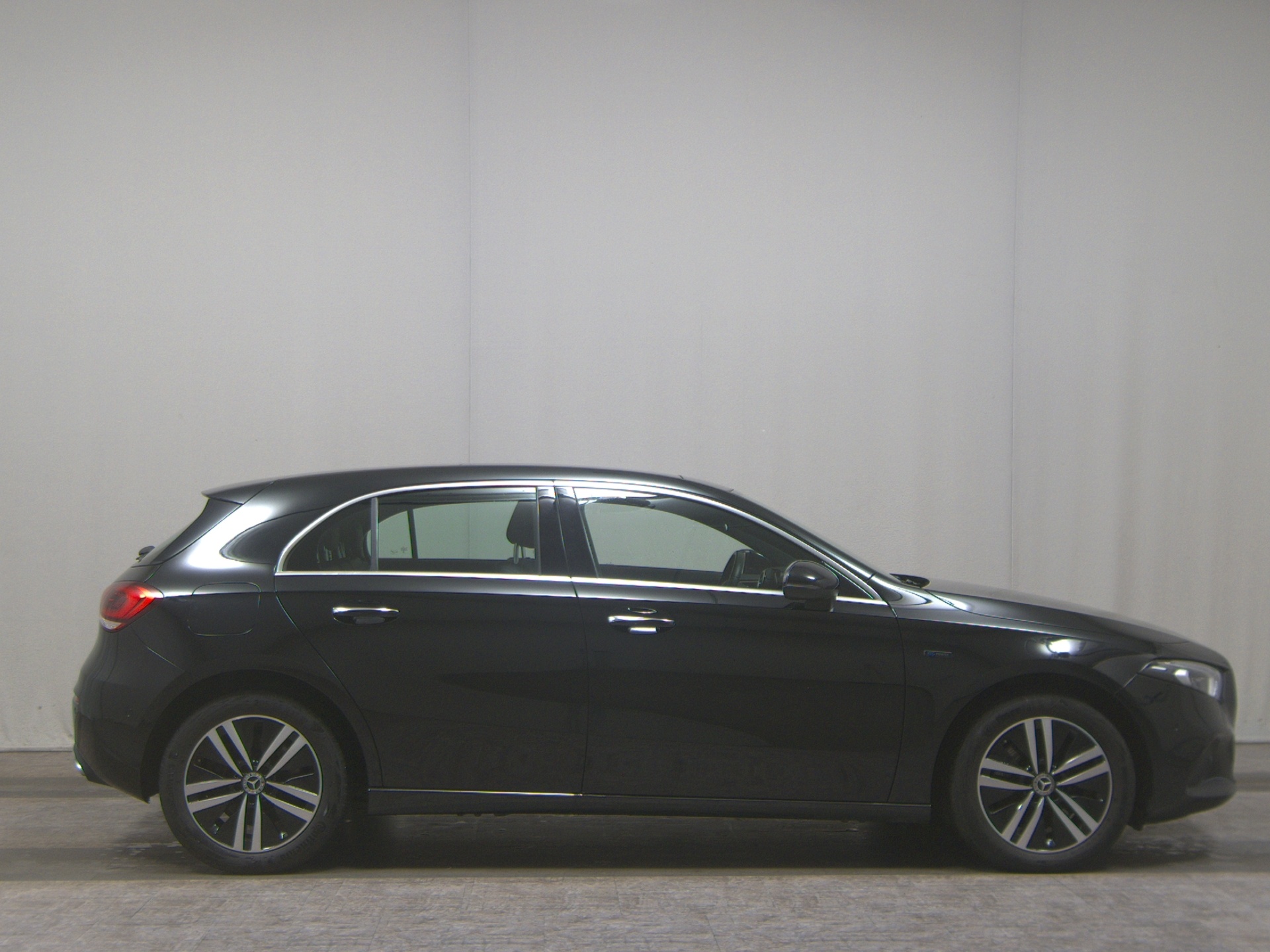 Mercedes-Benz A 250 e Progressive Leder Navi MB-LED Pano