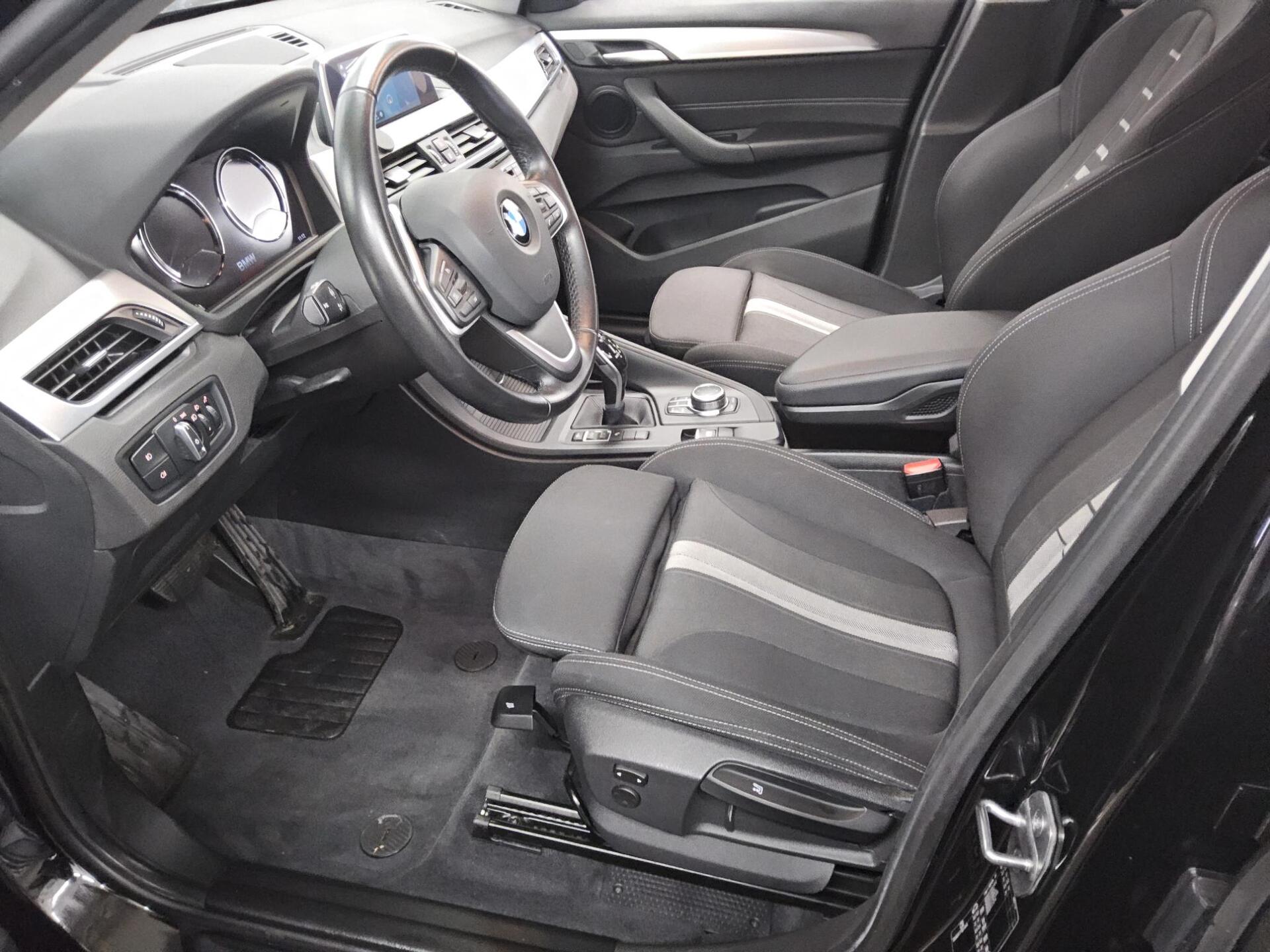 BMW X1 sDrive18i Advantage Navi PDC Sportsitze HiFi 8