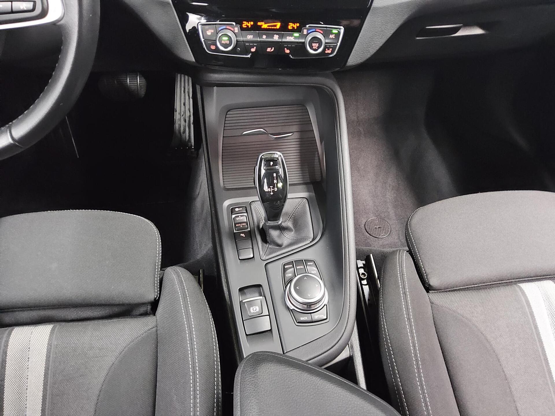 BMW X1 sDrive18i Advantage Navi PDC Sportsitze HiFi 6