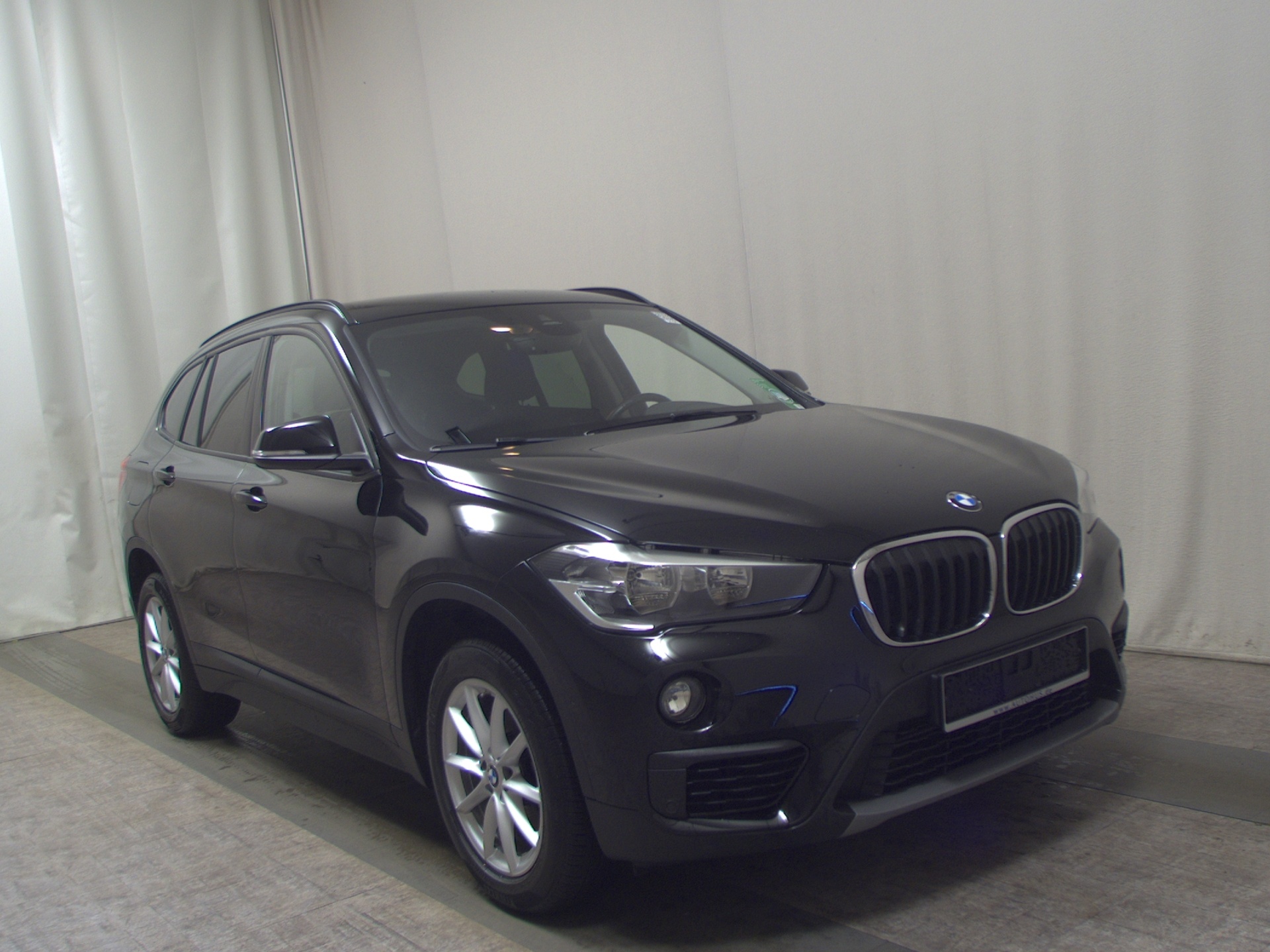 BMW X1 sDrive18i Advantage Navi PDC Sportsitze HiFi 3
