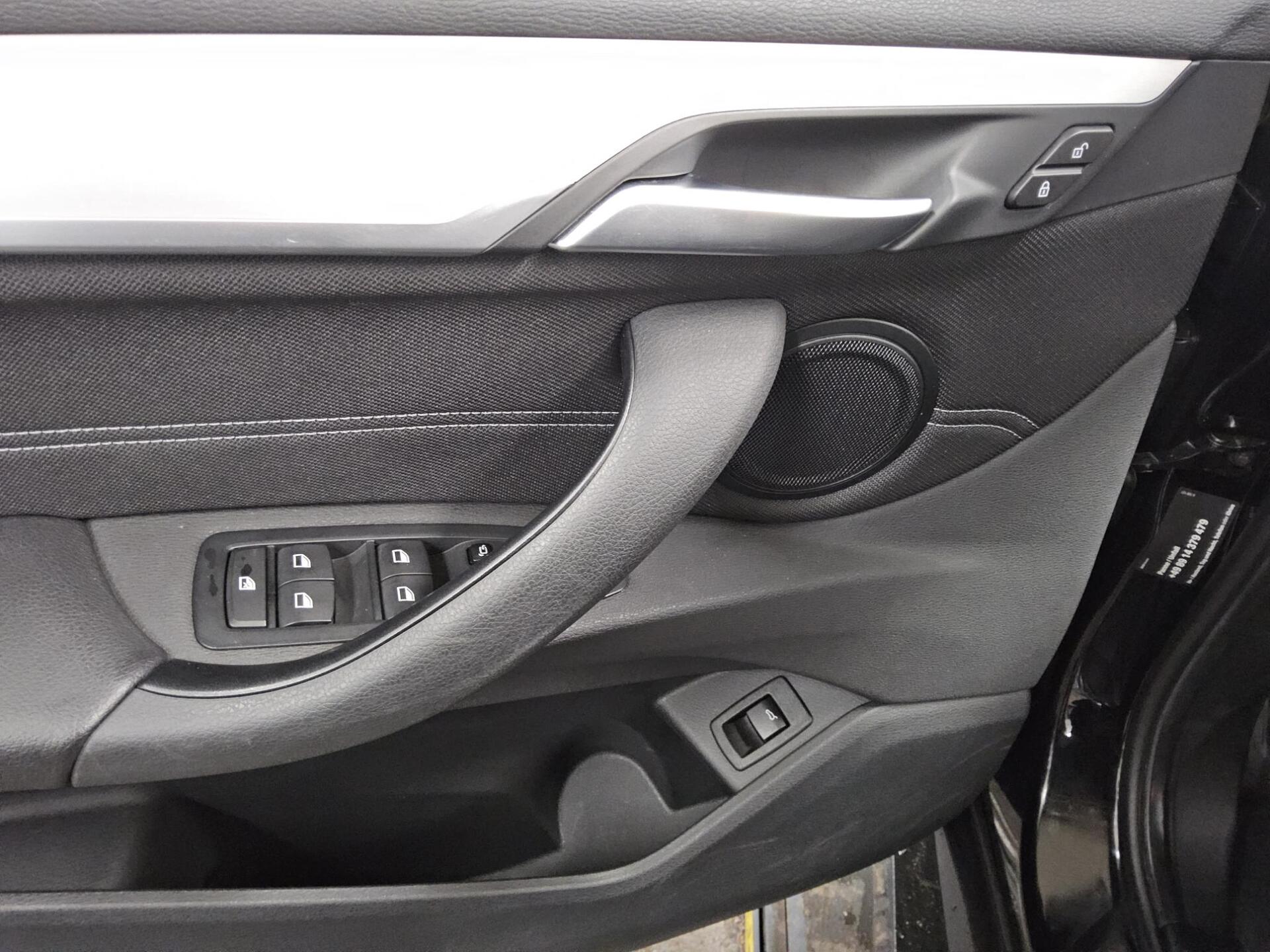 BMW X1 sDrive18i Advantage Navi PDC Sportsitze HiFi 9