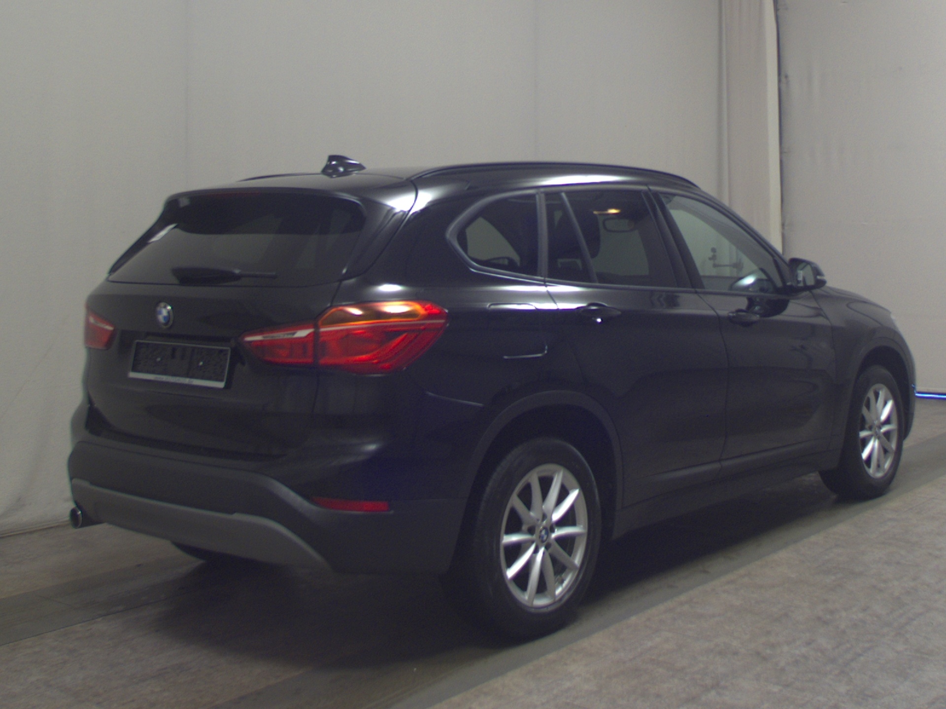BMW X1 sDrive18i Advantage Navi PDC Sportsitze HiFi 4