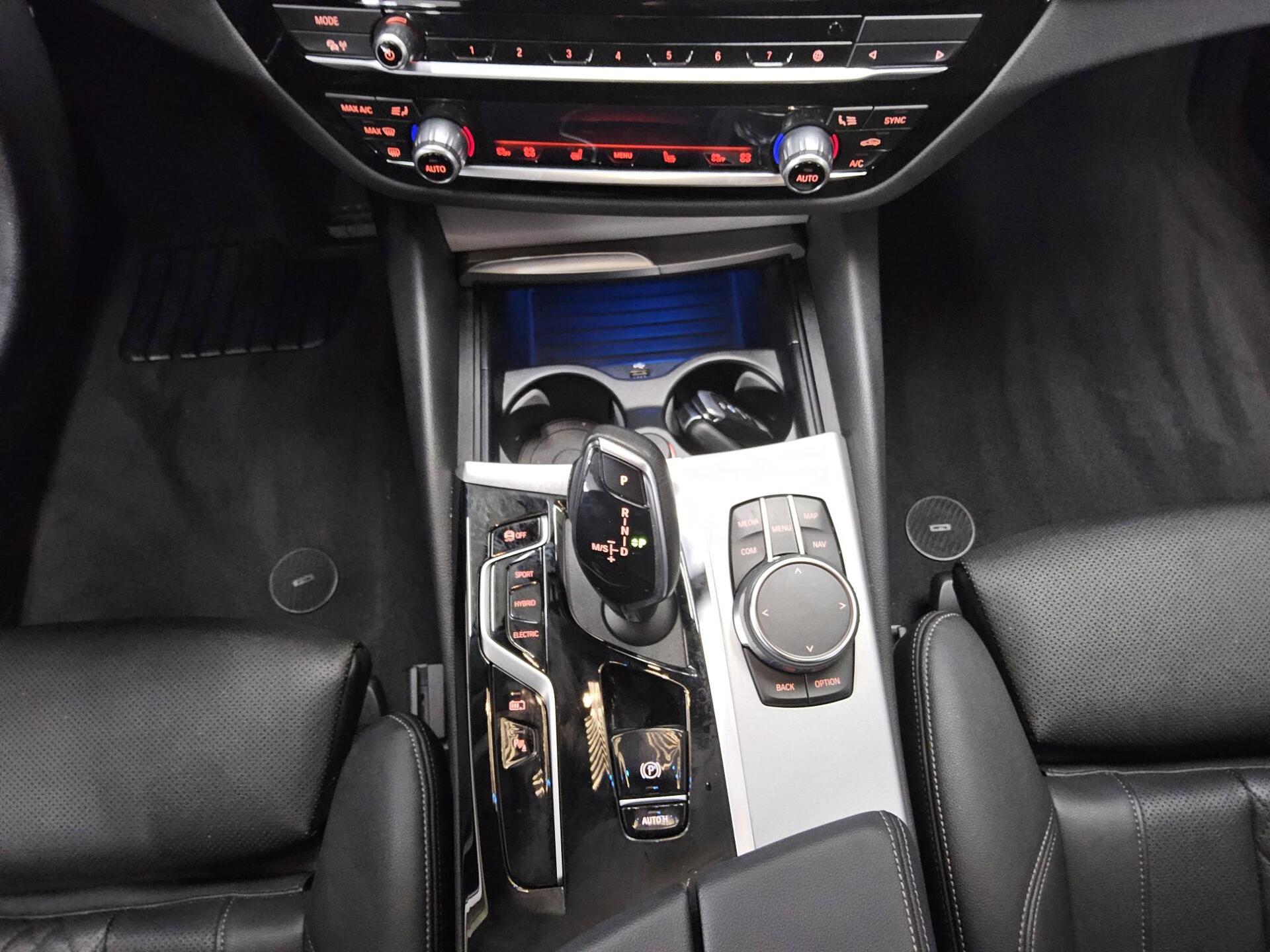 BMW 530e Touring xDr Navi LED Leder AHK RFK Shz PDC 6