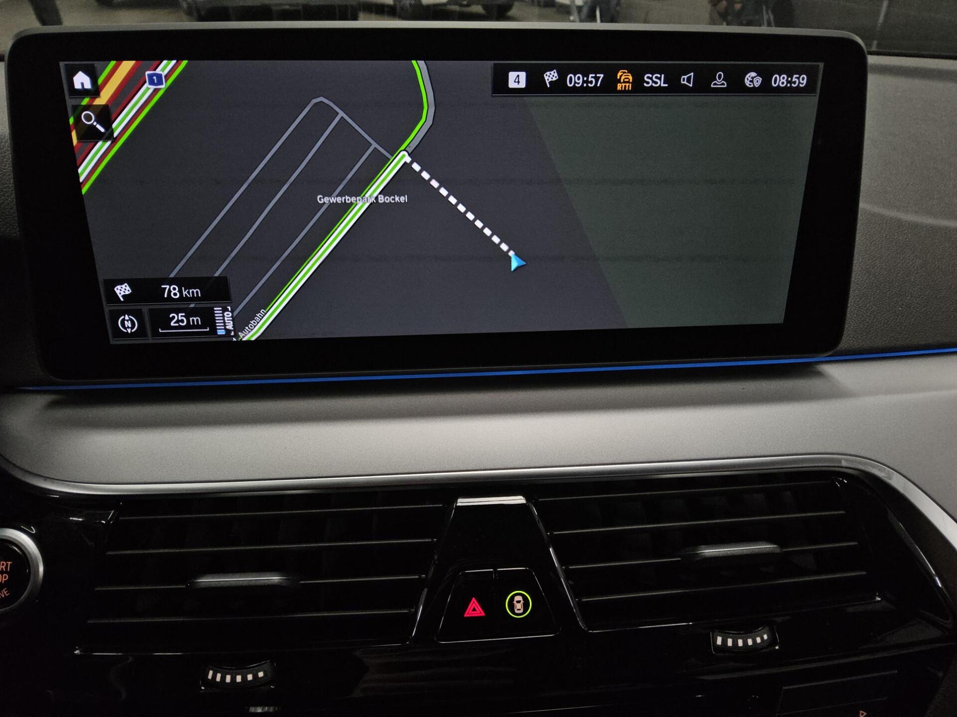 BMW 530e Touring xDr Navi LED Leder AHK RFK Shz PDC 7