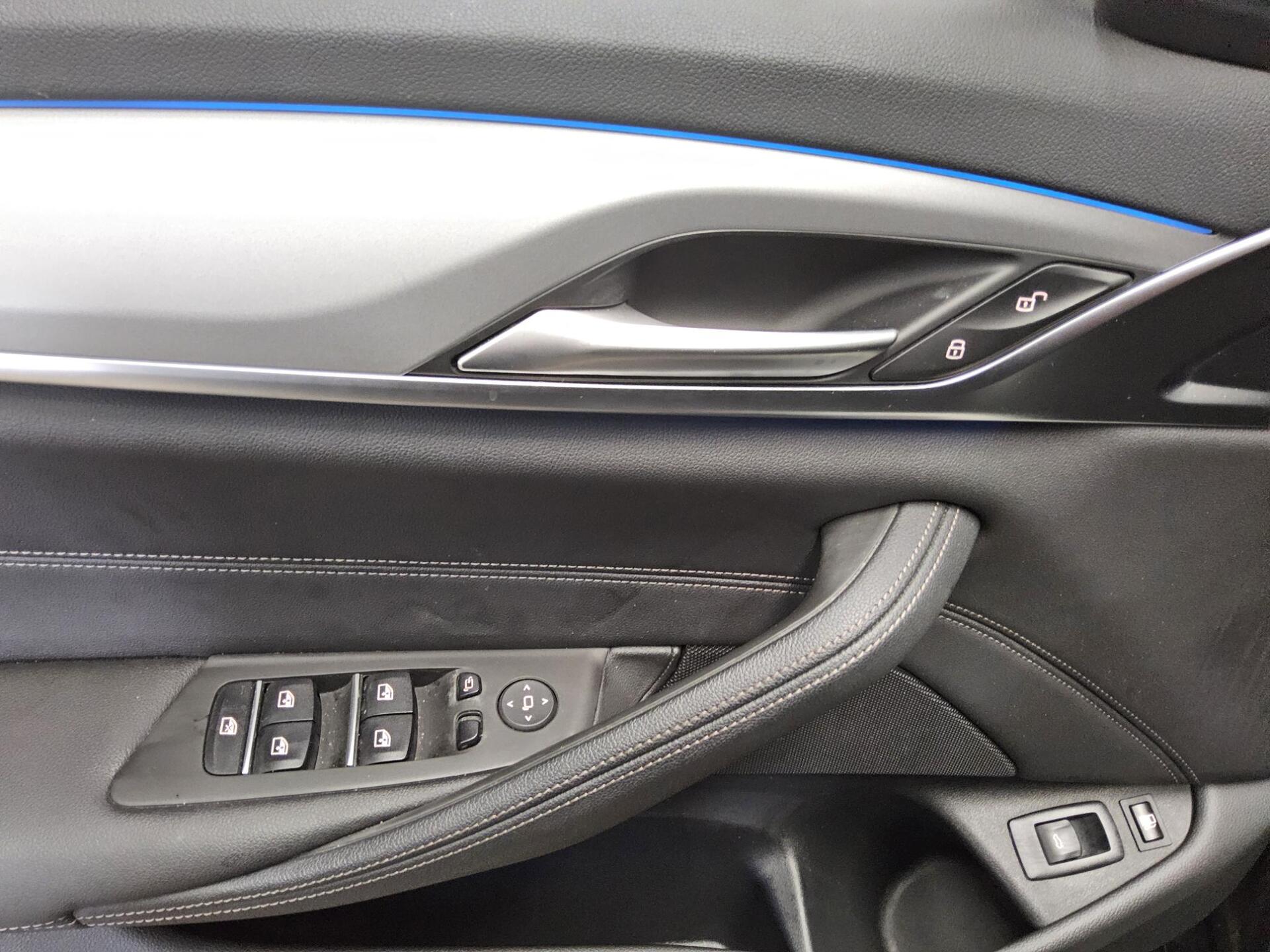 BMW 530e Touring xDr Navi LED Leder AHK RFK Shz PDC 10