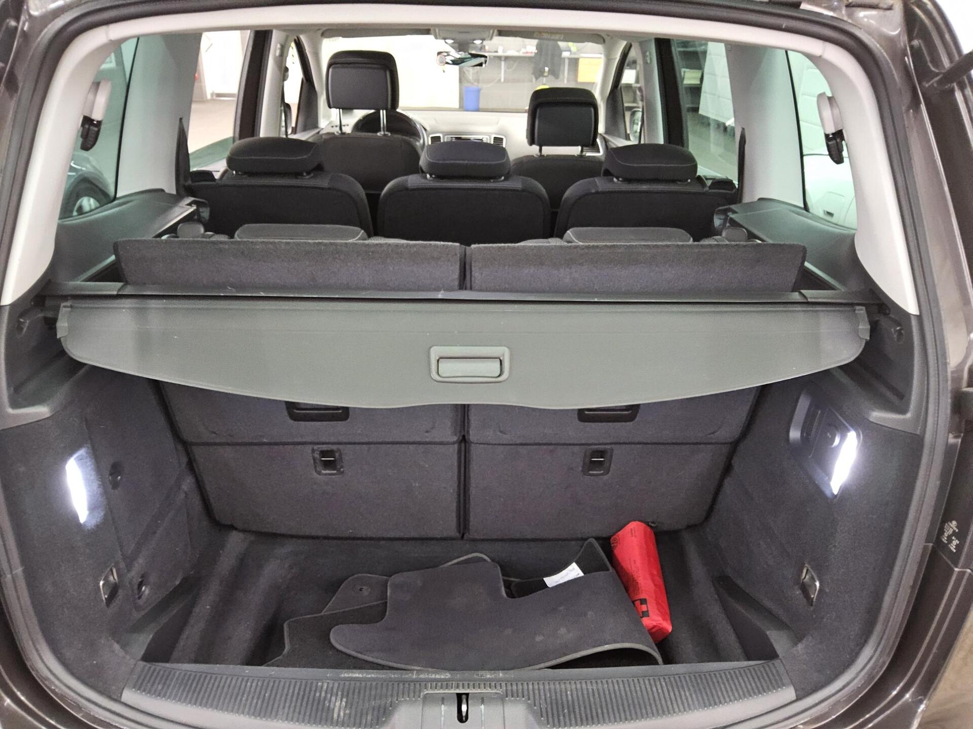 Volkswagen Sharan 2.0 TDI Comf. 7-Sitze Navi PDC 11