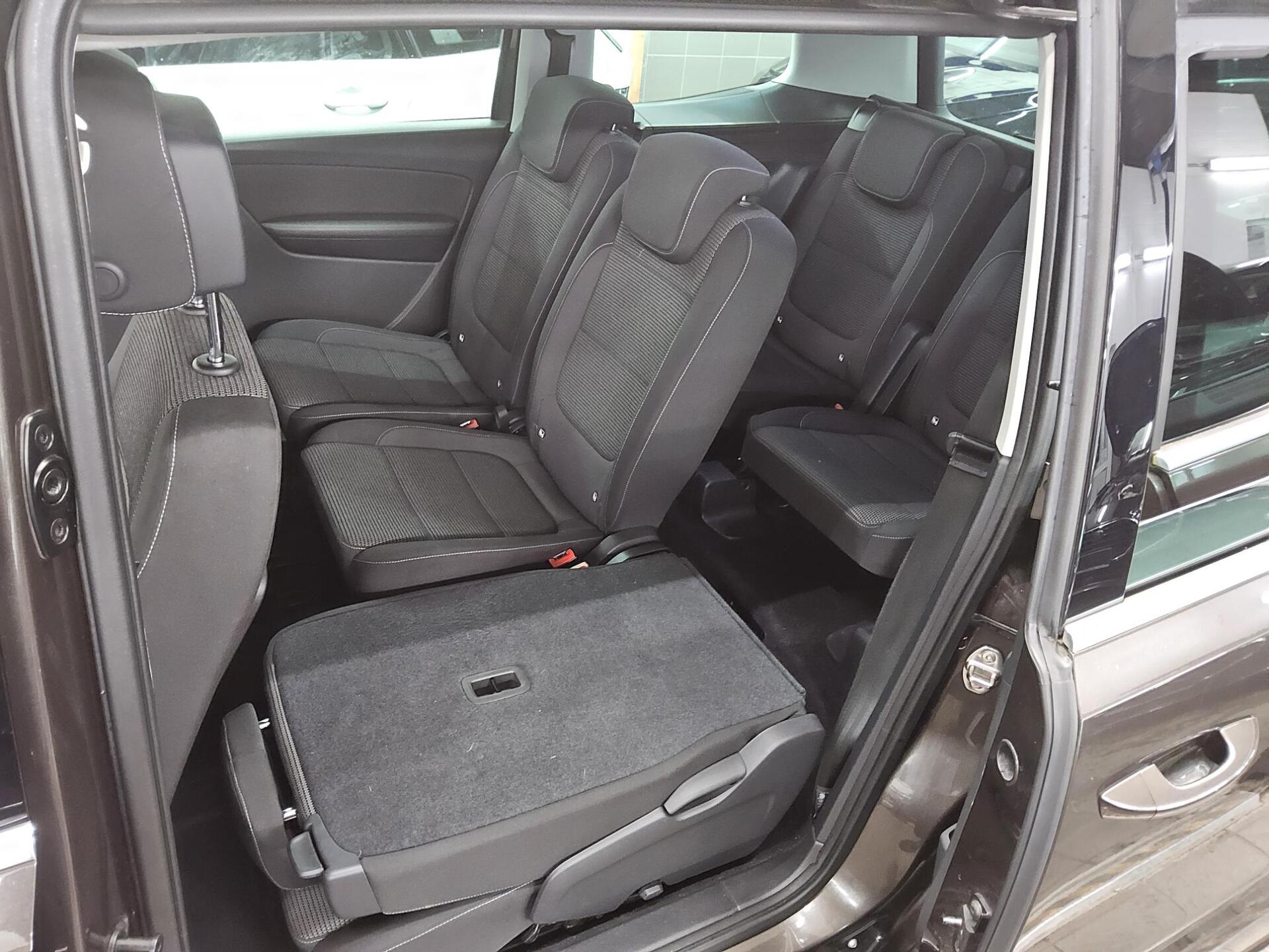 Volkswagen Sharan 2.0 TDI Comf. 7-Sitze Navi PDC 12