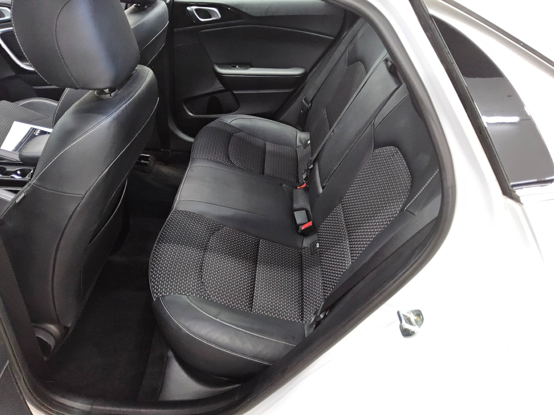 Kia X Ceed 1.6 CRDI Spirit Navi Panorama LED JBL 13