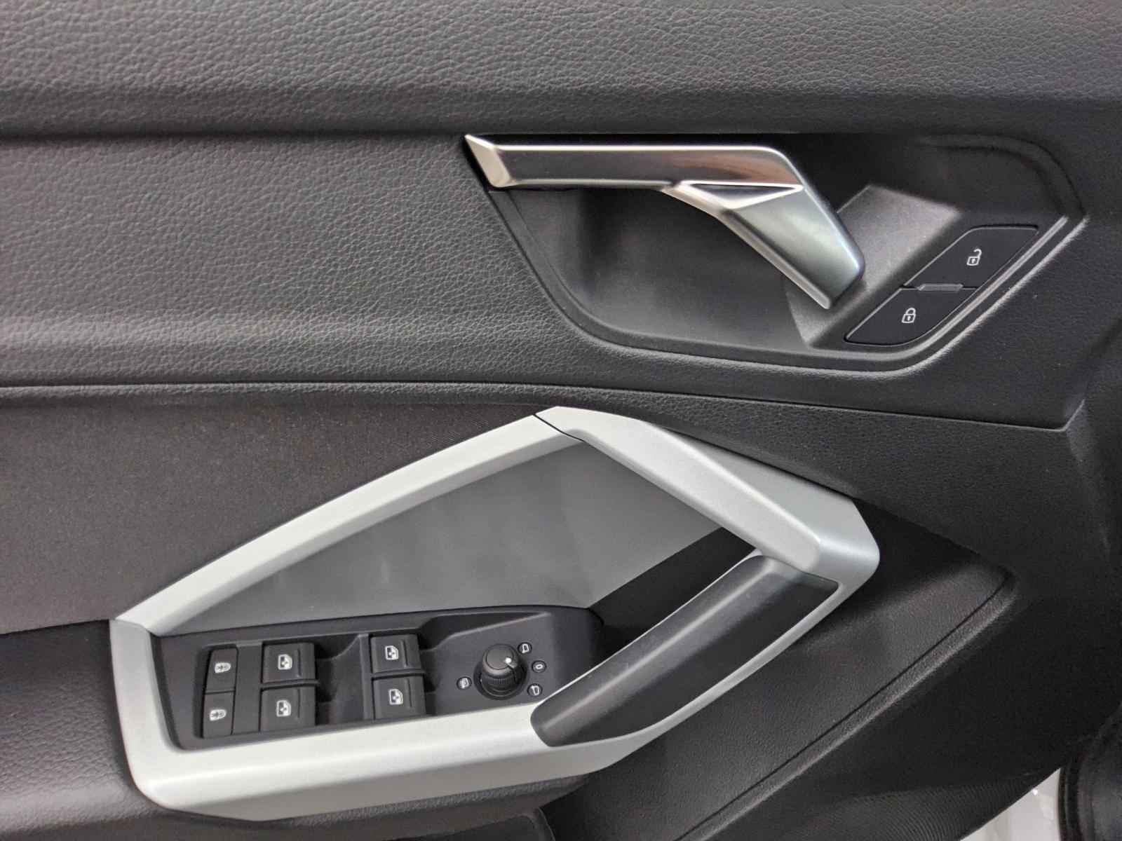 Audi Q3 35 TDI Navi LED vc+ AHK Sportsitze PDC SHZ 10