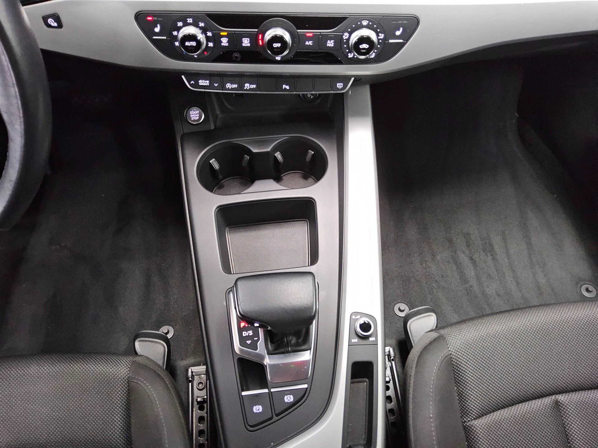 Audi A4 Avant 40 TDI Navi LED PDC 6